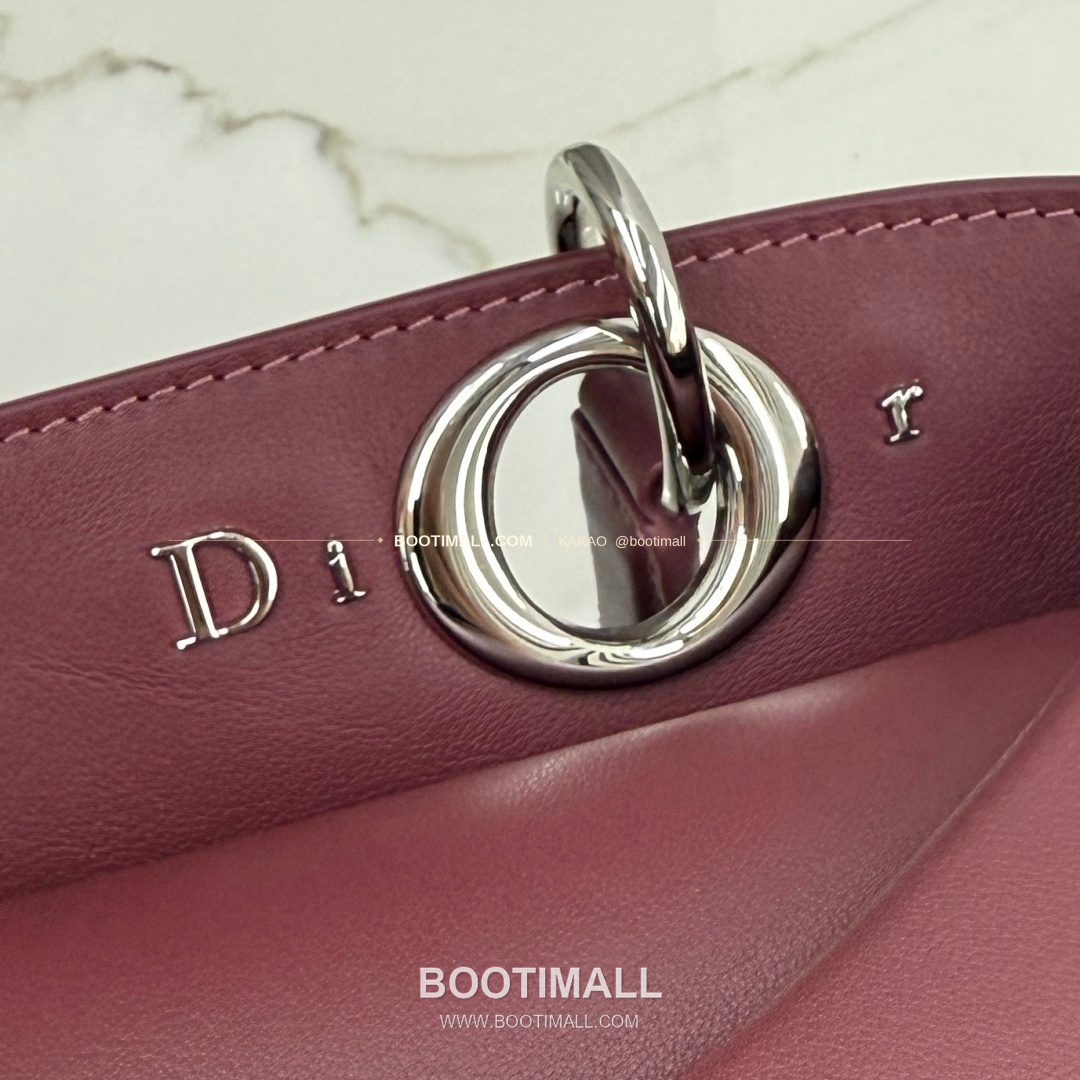 디올 2026SS 레더 보우디테일 화이트 토트백 Dior 2026 SS Leather Bow Detail White Tote Bag 7038 28cm 4