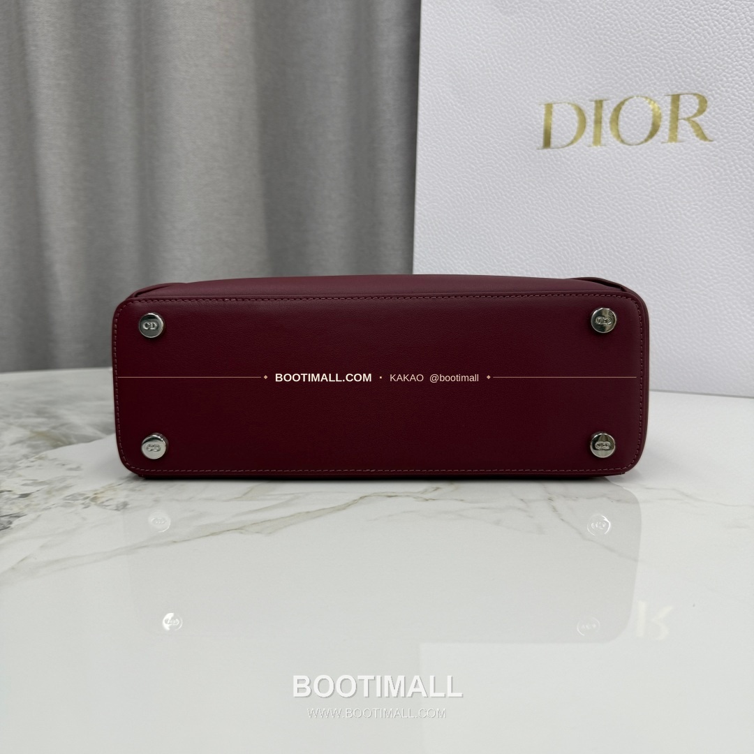 디올 2026SS 레더 보우디테일 화이트 토트백 Dior 2026 SS Leather Bow Detail White Tote Bag 7038 28cm 7