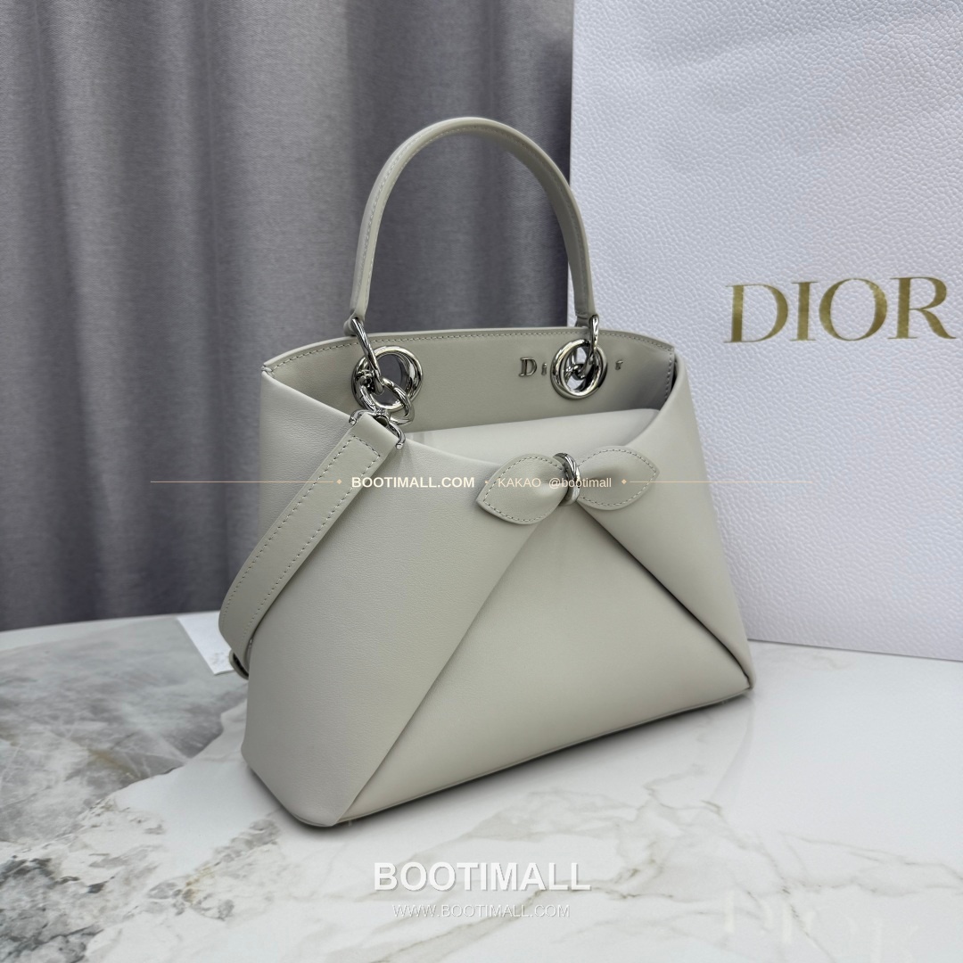 디올 2026SS 레더 보우디테일 화이트 토트백 Dior 2026 SS Leather Bow Detail White Tote Bag 7038 28cm 2