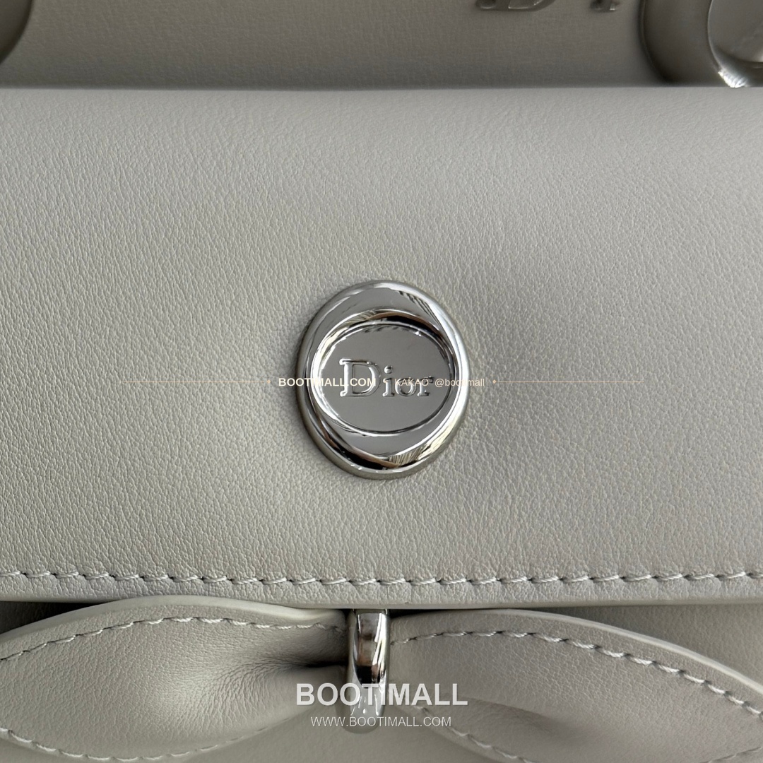 디올 2026SS 레더 보우디테일 화이트 토트백 Dior 2026 SS Leather Bow Detail White Tote Bag 7038 28cm 4