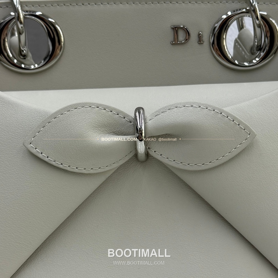디올 2026SS 레더 보우디테일 화이트 토트백 Dior 2026 SS Leather Bow Detail White Tote Bag 7038 28cm 5