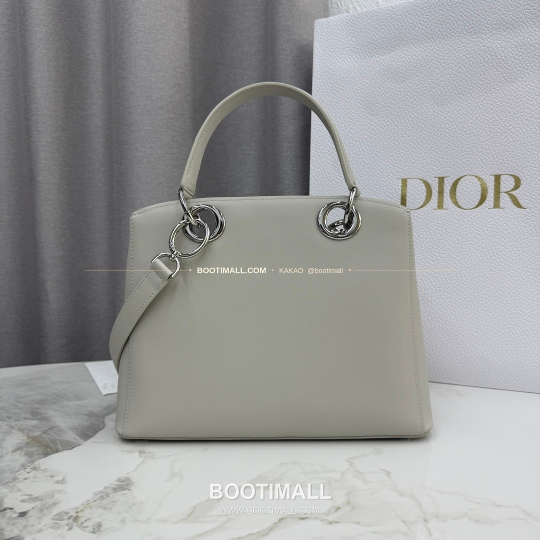 디올 2026SS 레더 보우디테일 화이트 토트백 Dior 2026 SS Leather Bow Detail White Tote Bag 7038 28cm 7