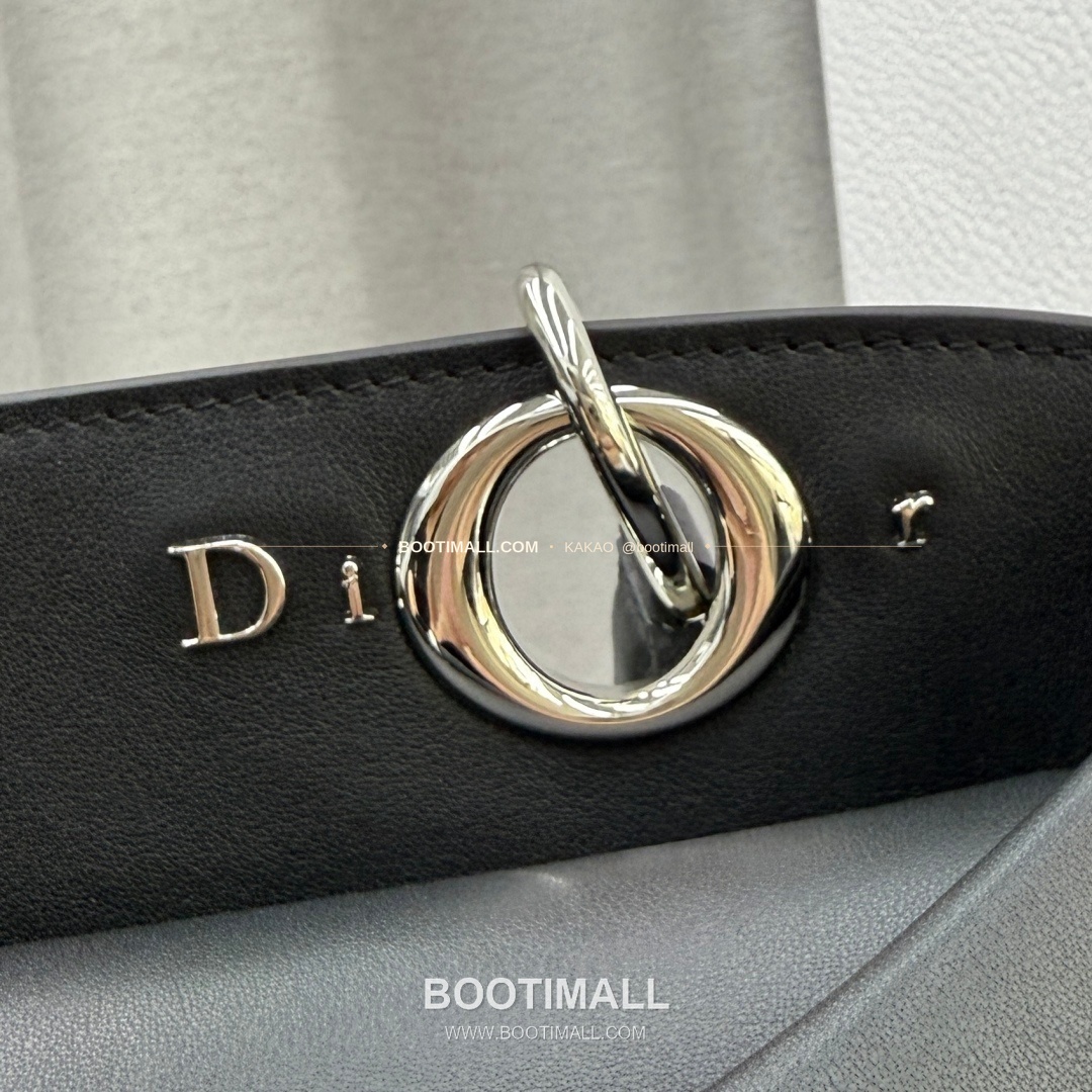 디올 2026SS 레더 보우디테일 화이트 토트백 Dior 2026 SS Leather Bow Detail White Tote Bag 7038 28cm 4