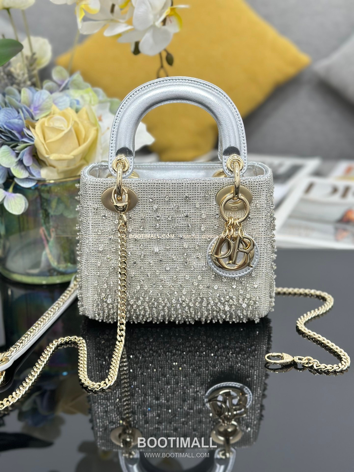 디올 레이디디올 비즈자수 램스킨 실버 미니 토트백 Dior Lady Dior Beaded Embroidery Lambskin Silver Mini Tote Bag M0505 17cm 1