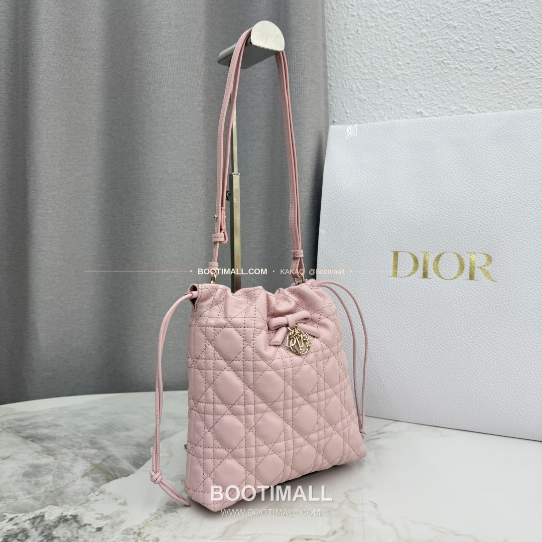 디올 아디오러블 램스킨 카나쥬 보우 핑크 버킷백 Dior Adiorable Lambskin Cannage Bow Pink Bucket Bag S2611 22cm 2