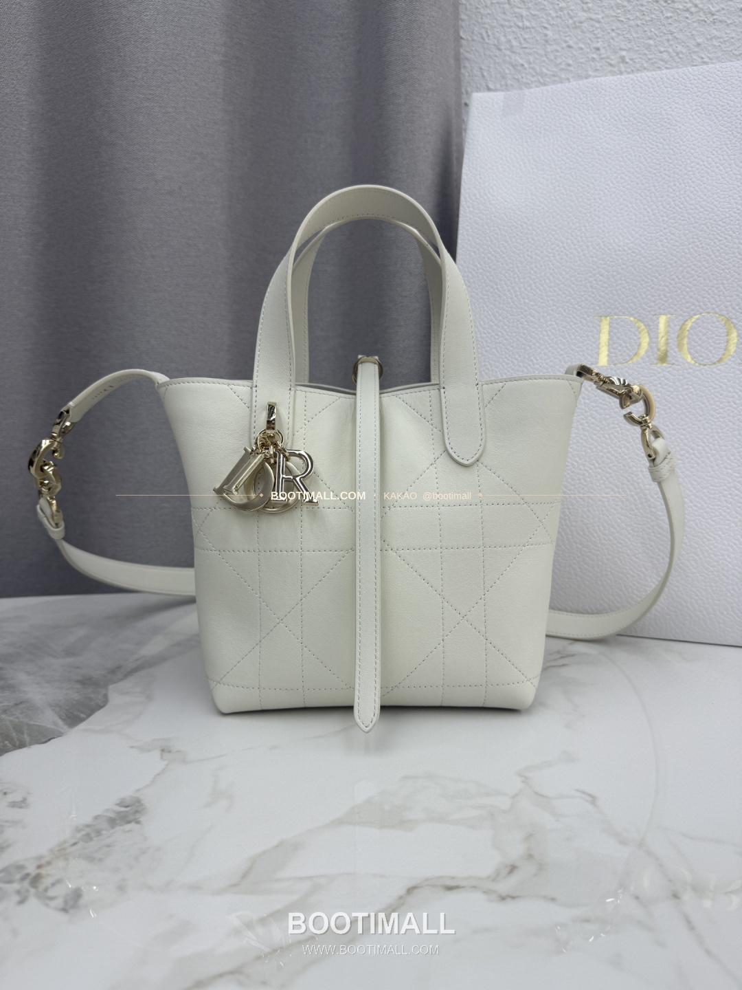 디올 투주르 레더 CD락 카나쥬 아이보리 토트백 Dior Toujours Leather CD Lock Cannage Ivory Tote Bag M2835 18.5cm 1