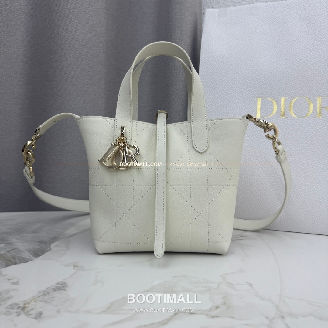 디올 투주르 레더 CD락 카나쥬 아이보리 토트백 Dior Toujours Leather CD Lock Cannage Ivory Tote Bag M2835 18.5cm 3