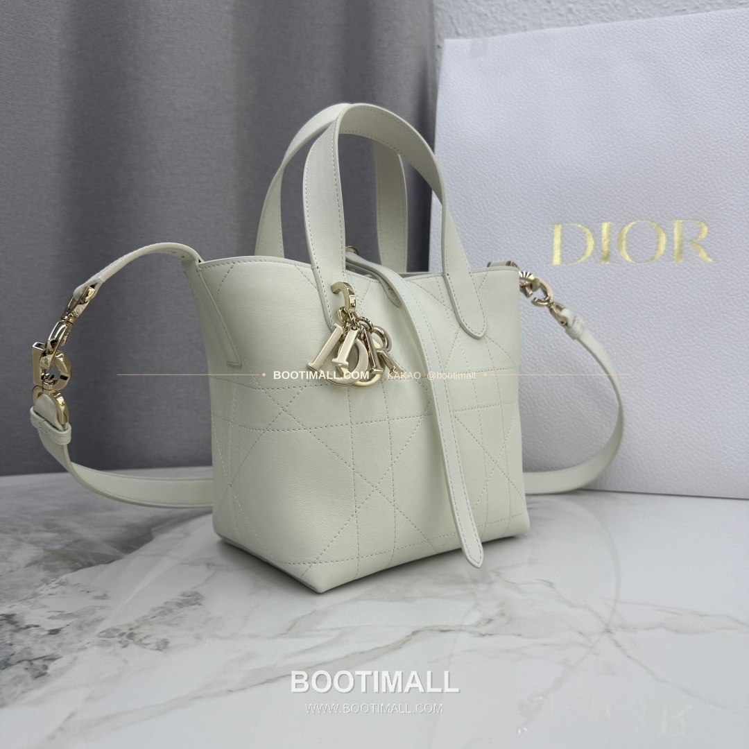 디올 투주르 레더 CD락 카나쥬 아이보리 토트백 Dior Toujours Leather CD Lock Cannage Ivory Tote Bag M2835 18.5cm 4