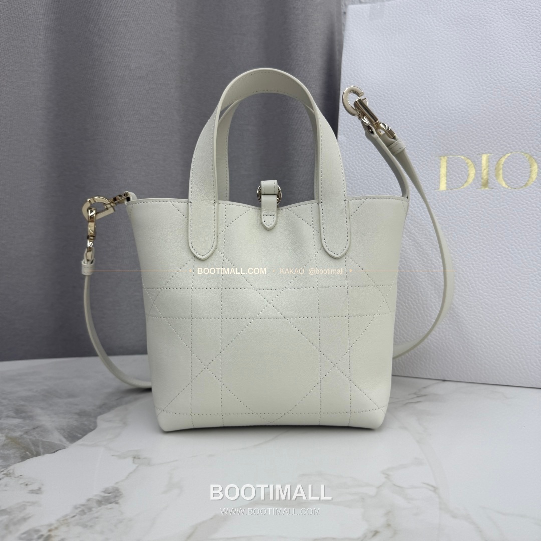 디올 투주르 레더 CD락 카나쥬 아이보리 토트백 Dior Toujours Leather CD Lock Cannage Ivory Tote Bag M2835 18.5cm 5