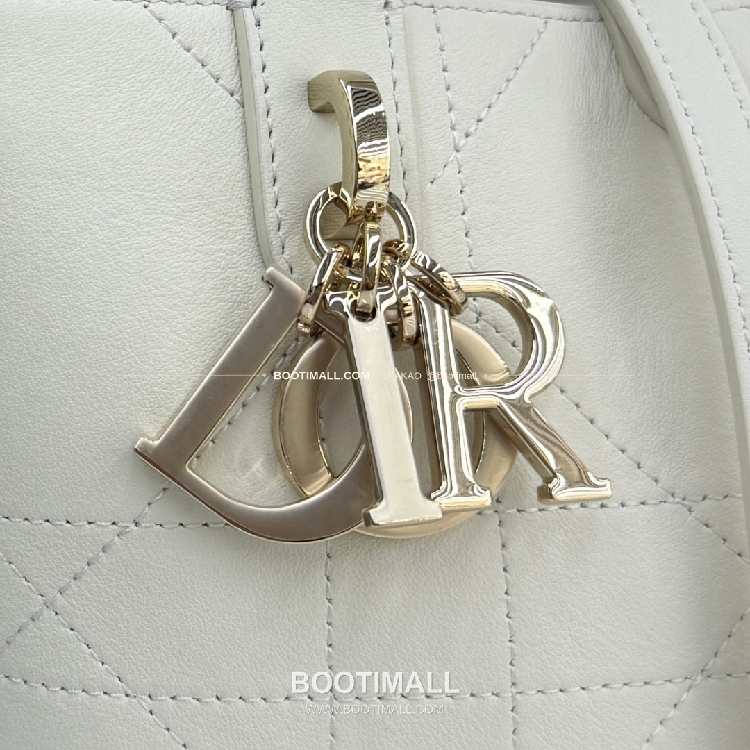 디올 투주르 레더 CD락 카나쥬 아이보리 토트백 Dior Toujours Leather CD Lock Cannage Ivory Tote Bag M2835 18.5cm 8