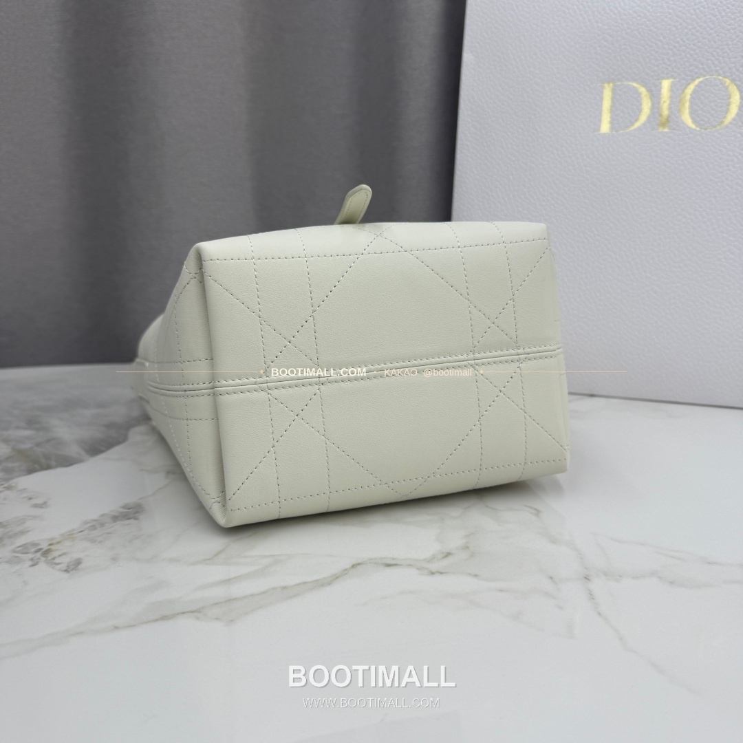 디올 투주르 레더 CD락 카나쥬 아이보리 토트백 Dior Toujours Leather CD Lock Cannage Ivory Tote Bag M2835 18.5cm 9