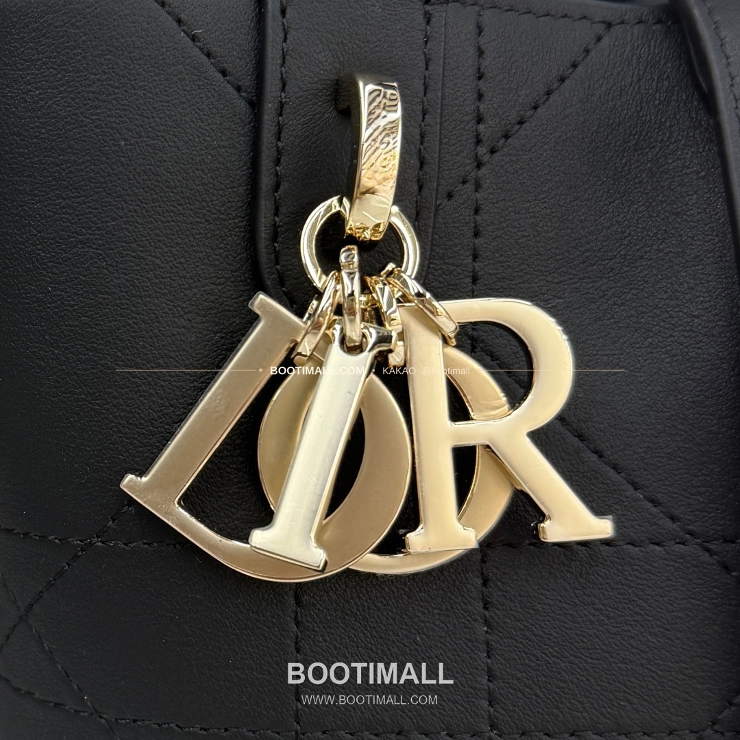 디올 투주르 레더 CD락 카나쥬 아이보리 토트백 Dior Toujours Leather CD Lock Cannage Ivory Tote Bag M2835 18.5cm 8