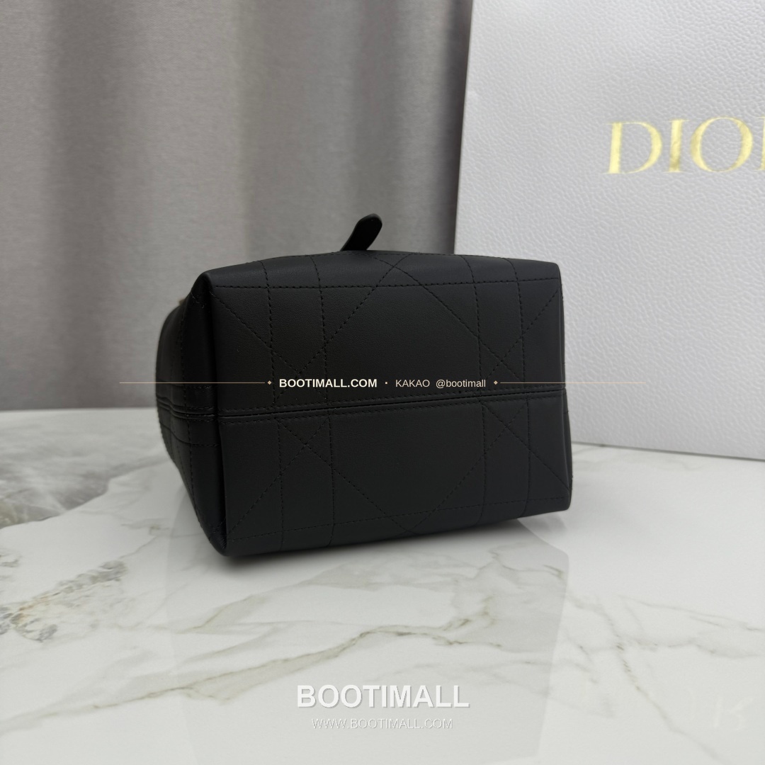 디올 투주르 레더 CD락 카나쥬 아이보리 토트백 Dior Toujours Leather CD Lock Cannage Ivory Tote Bag M2835 18.5cm 9