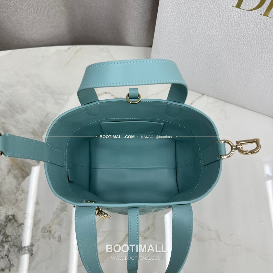 디올 투주르 레더 CD락 카나쥬 아이보리 토트백 Dior Toujours Leather CD Lock Cannage Ivory Tote Bag M2835 18.5cm 10