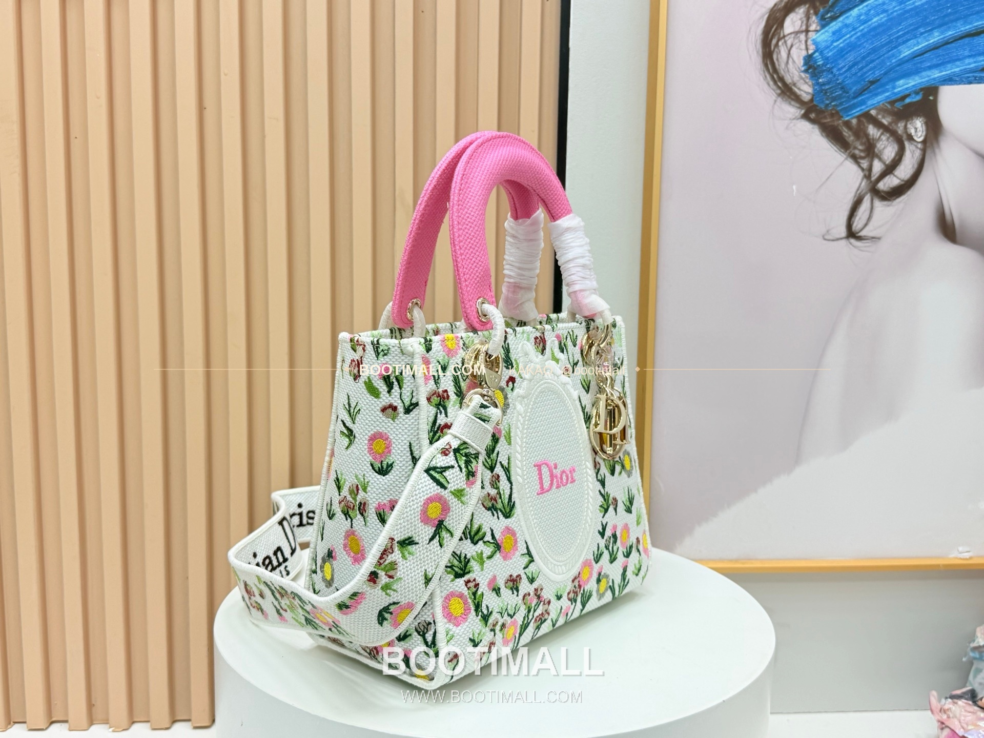 디올 레이디디올 자수 플로럴 멀티 미디엄 토트백 Dior Lady Dior Embroidered Floral Multi Medium Tote Bag 9920 24cm 2
