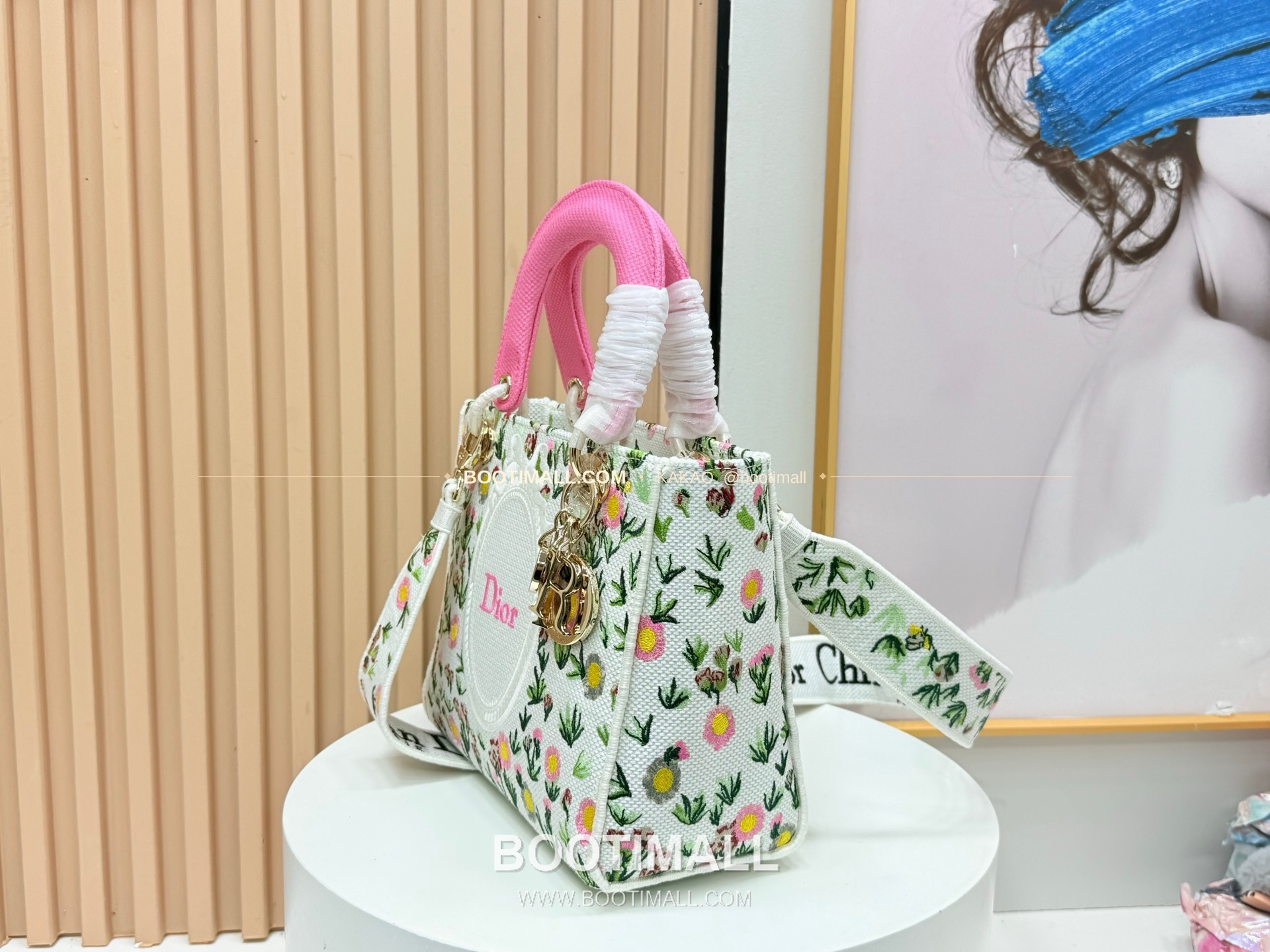 디올 레이디디올 자수 플로럴 멀티 미디엄 토트백 Dior Lady Dior Embroidered Floral Multi Medium Tote Bag 9920 24cm 3