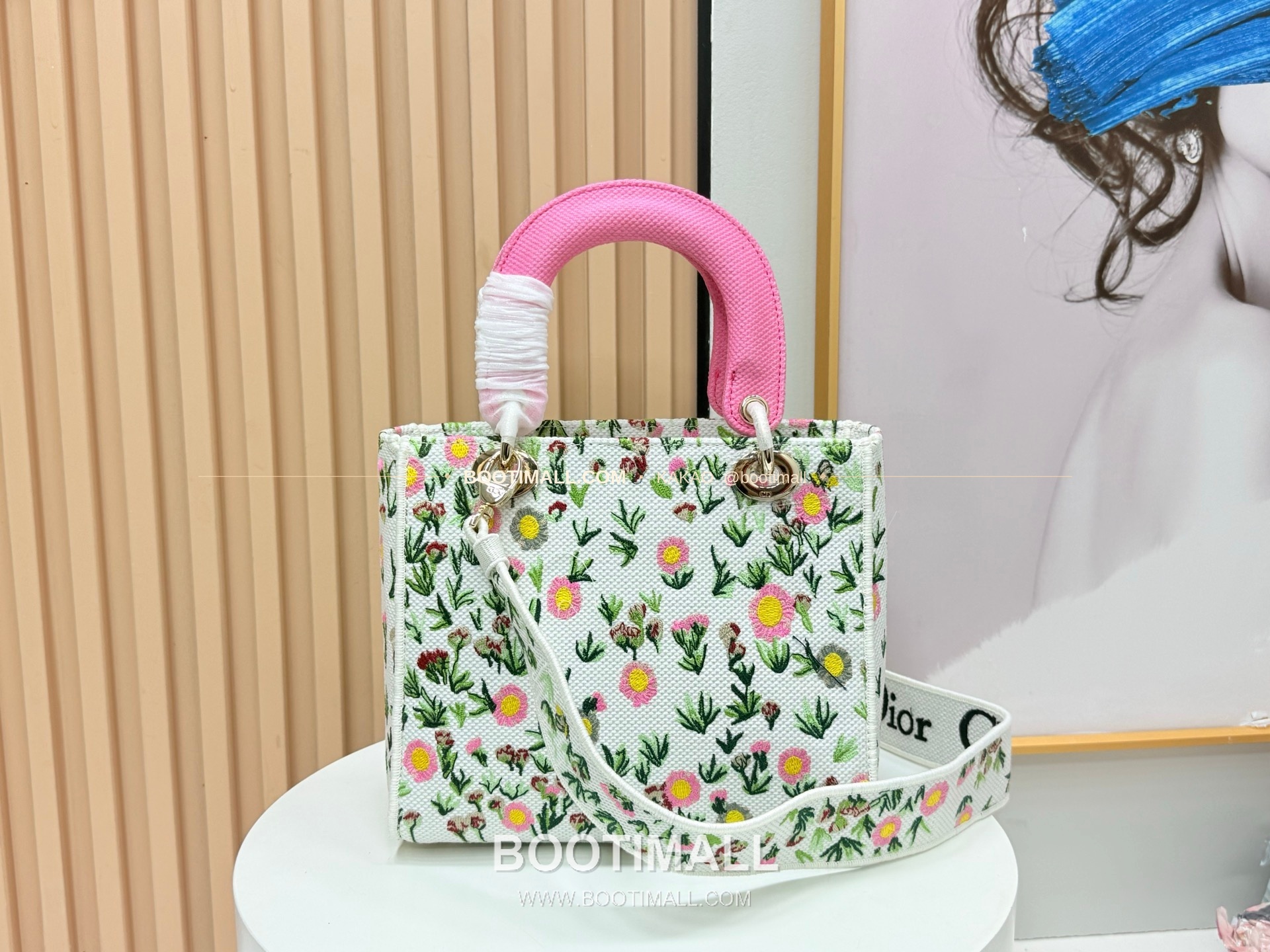 디올 레이디디올 자수 플로럴 멀티 미디엄 토트백 Dior Lady Dior Embroidered Floral Multi Medium Tote Bag 9920 24cm 4