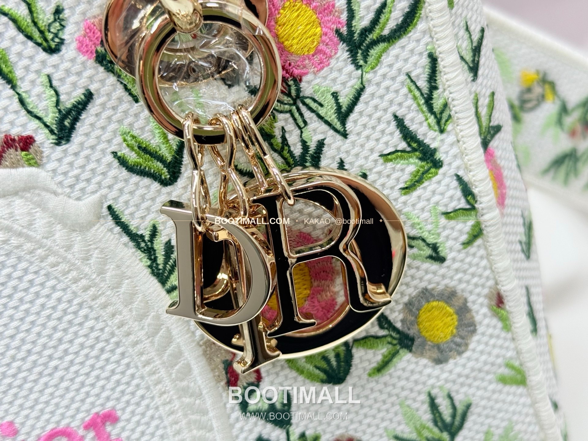 디올 레이디디올 자수 플로럴 멀티 미디엄 토트백 Dior Lady Dior Embroidered Floral Multi Medium Tote Bag 9920 24cm 5