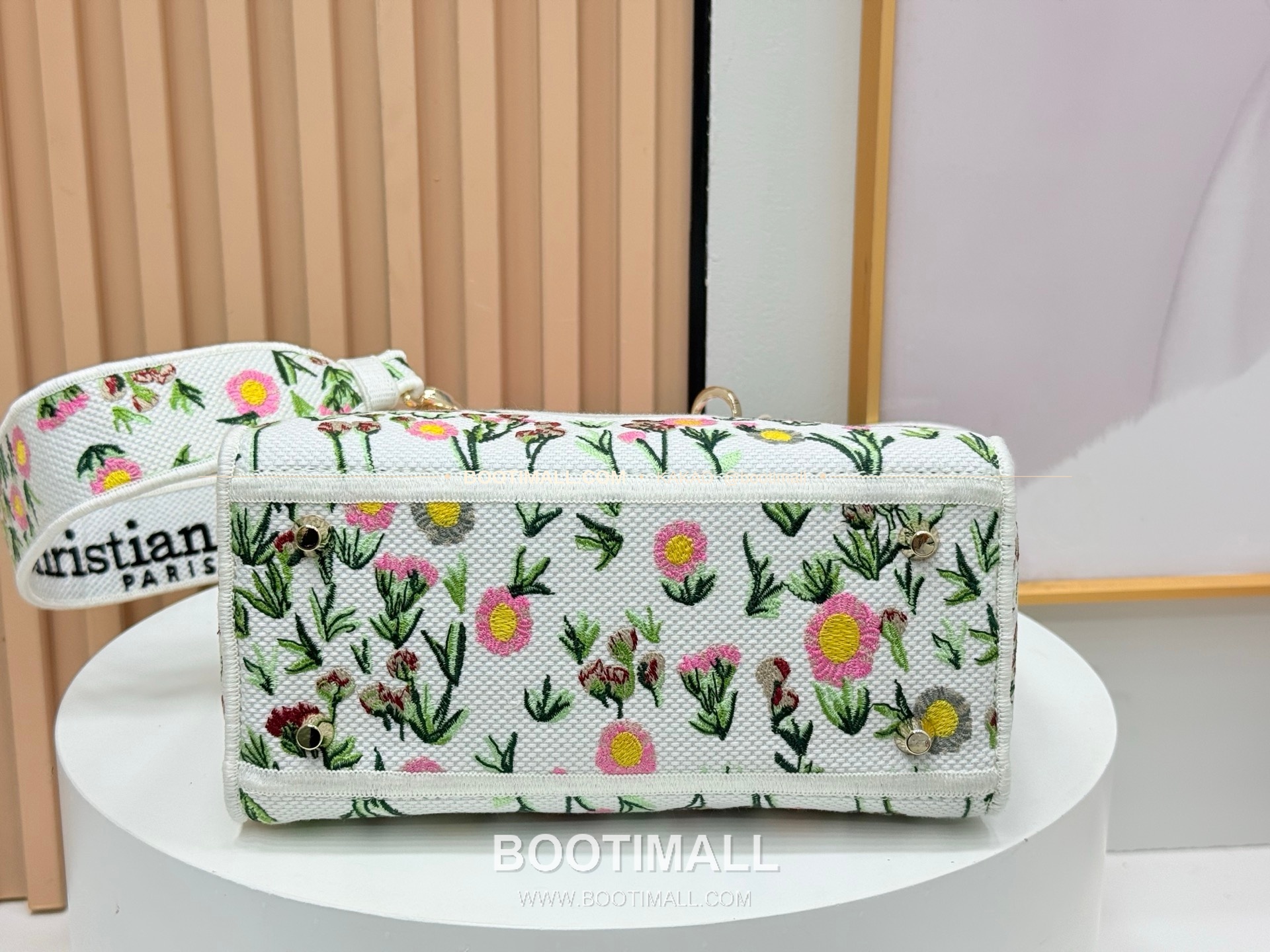 디올 레이디디올 자수 플로럴 멀티 미디엄 토트백 Dior Lady Dior Embroidered Floral Multi Medium Tote Bag 9920 24cm 7