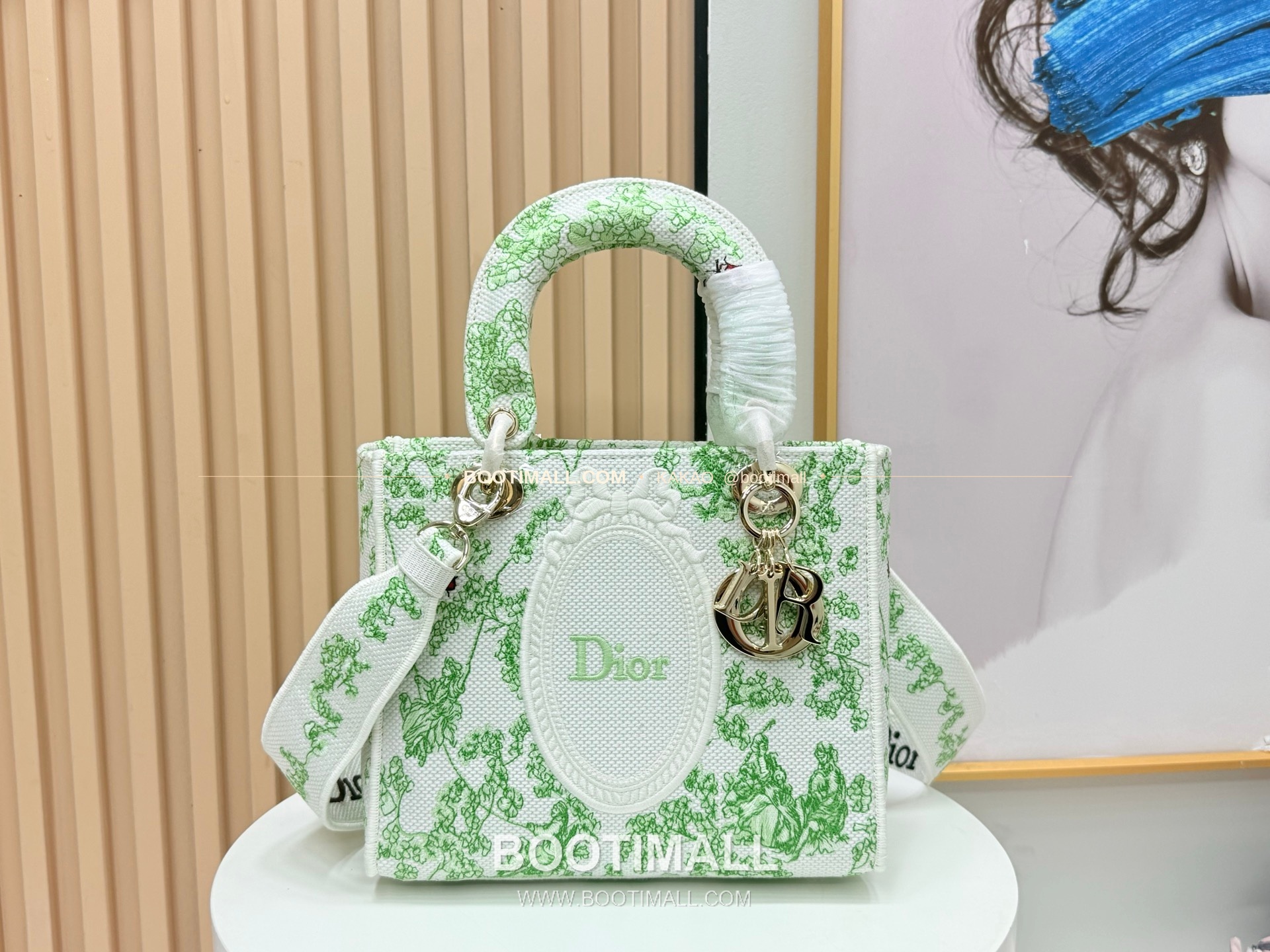 디올 레이디디올 자수 플로럴 멀티 미디엄 토트백 Dior Lady Dior Embroidered Floral Multi Medium Tote Bag 9920 24cm 1