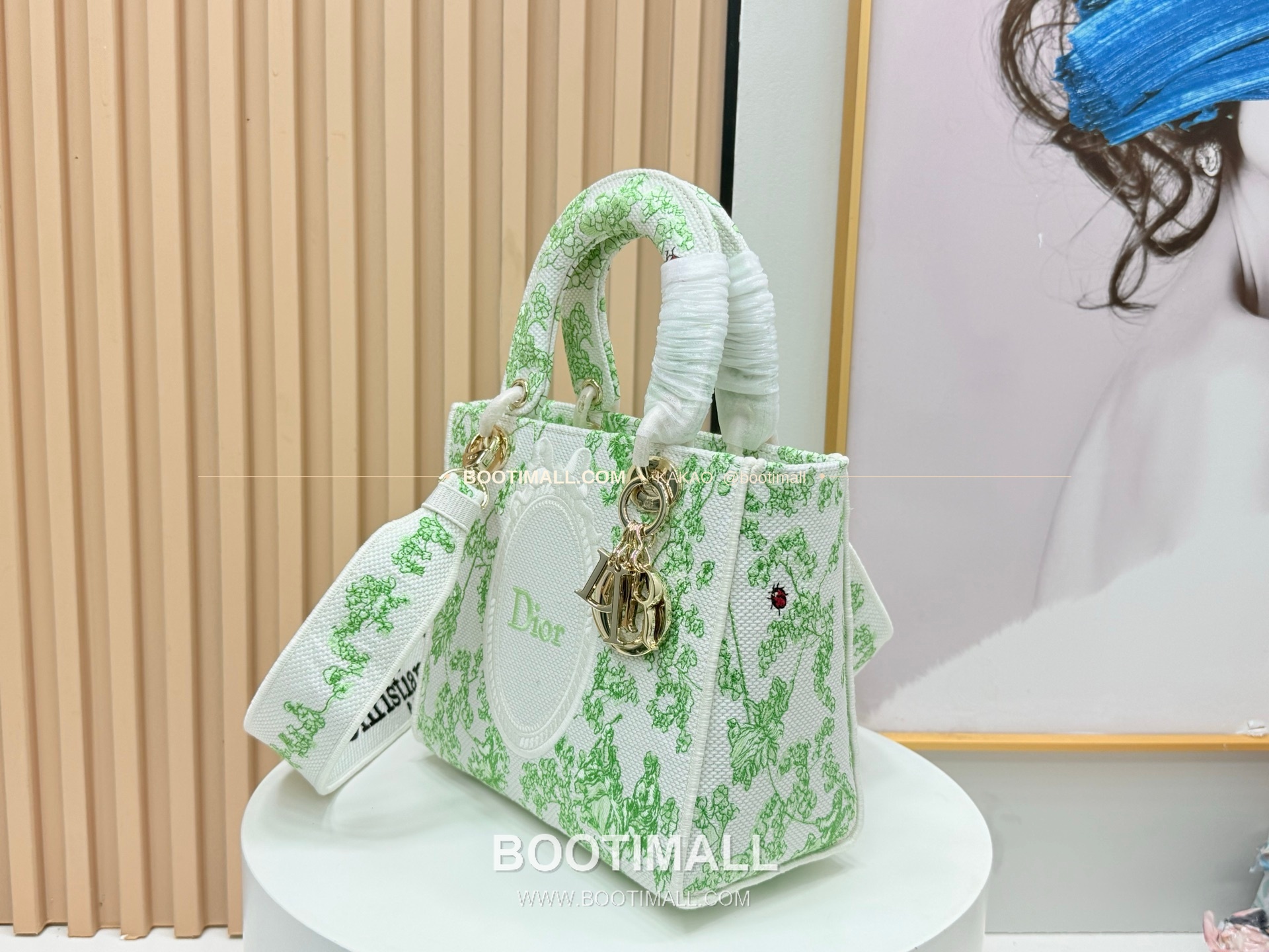 디올 레이디디올 자수 플로럴 멀티 미디엄 토트백 Dior Lady Dior Embroidered Floral Multi Medium Tote Bag 9920 24cm 3