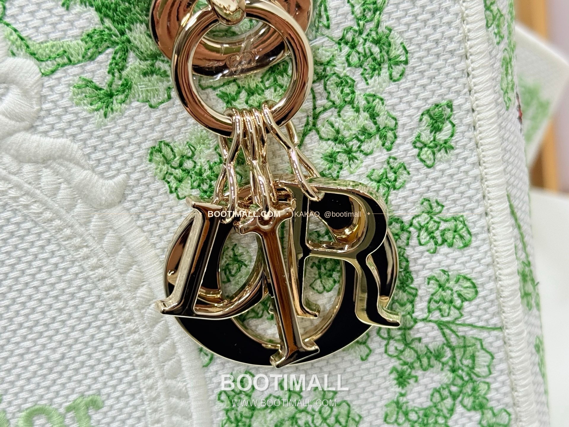 디올 레이디디올 자수 플로럴 멀티 미디엄 토트백 Dior Lady Dior Embroidered Floral Multi Medium Tote Bag 9920 24cm 5