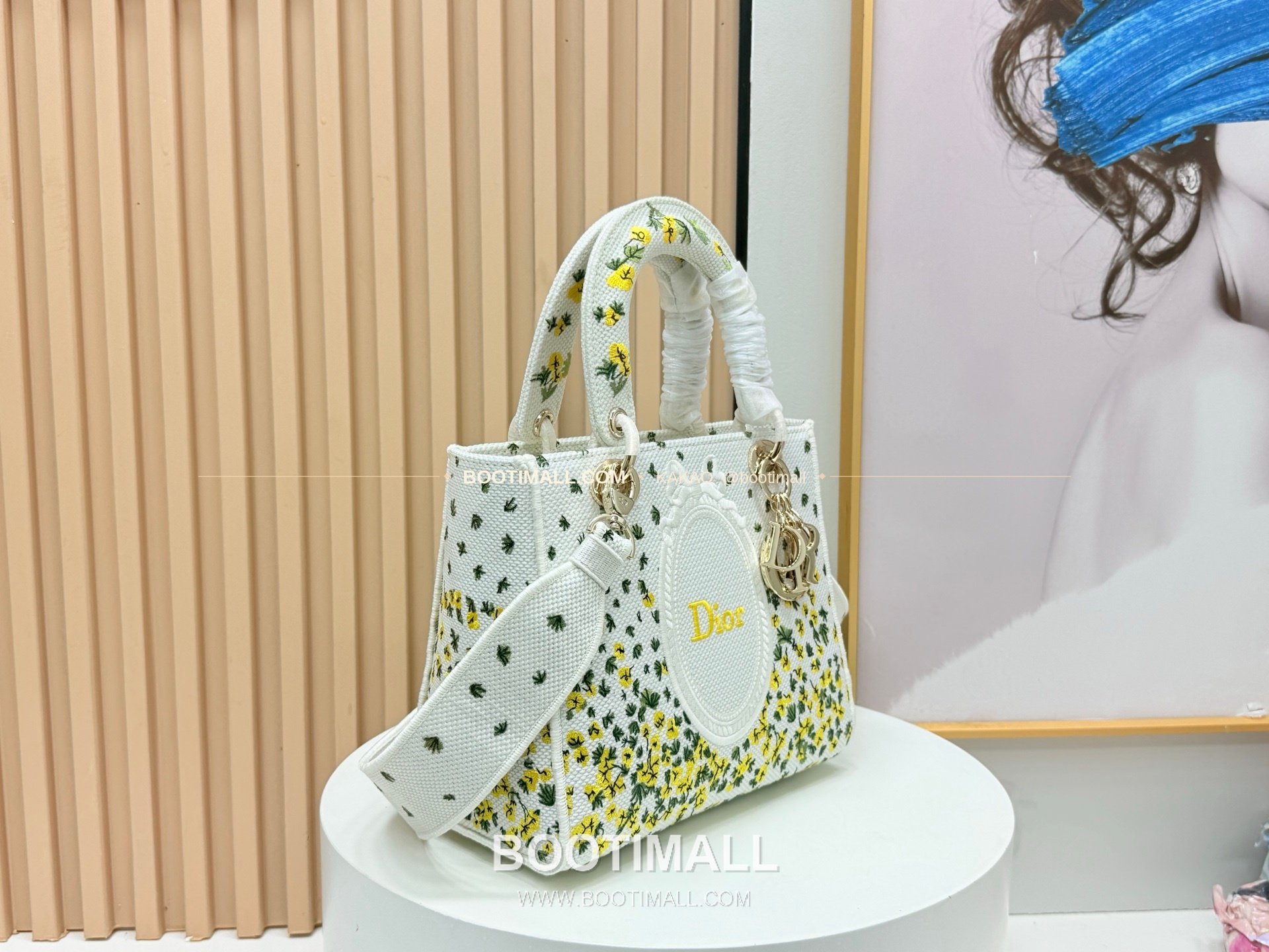 디올 레이디디올 자수 플로럴 멀티 미디엄 토트백 Dior Lady Dior Embroidered Floral Multi Medium Tote Bag 9920 24cm 2