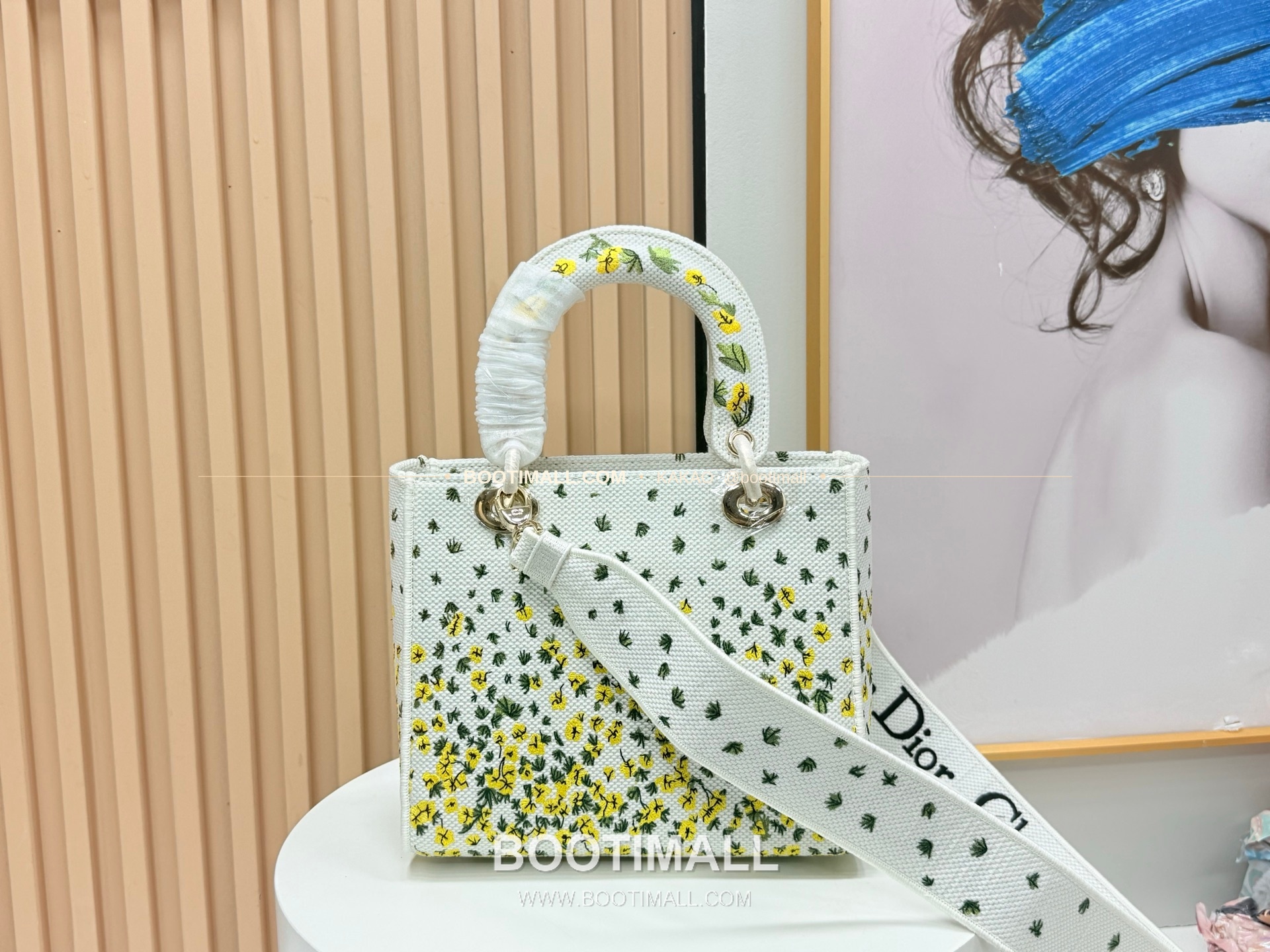 디올 레이디디올 자수 플로럴 멀티 미디엄 토트백 Dior Lady Dior Embroidered Floral Multi Medium Tote Bag 9920 24cm 4