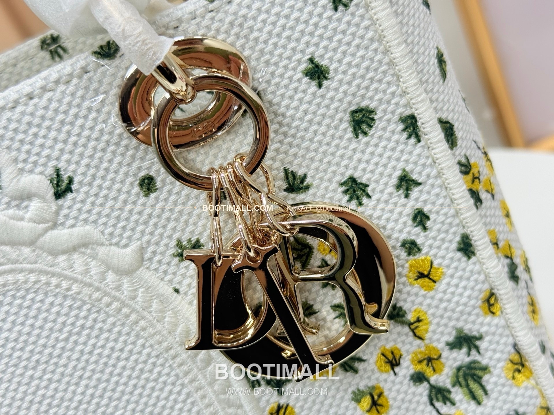 디올 레이디디올 자수 플로럴 멀티 미디엄 토트백 Dior Lady Dior Embroidered Floral Multi Medium Tote Bag 9920 24cm 5