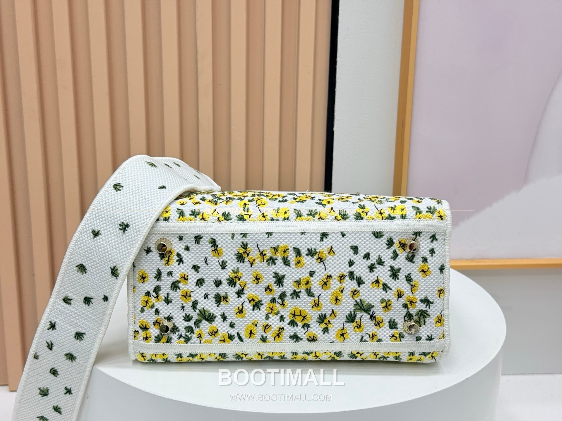 디올 레이디디올 자수 플로럴 멀티 미디엄 토트백 Dior Lady Dior Embroidered Floral Multi Medium Tote Bag 9920 24cm 7