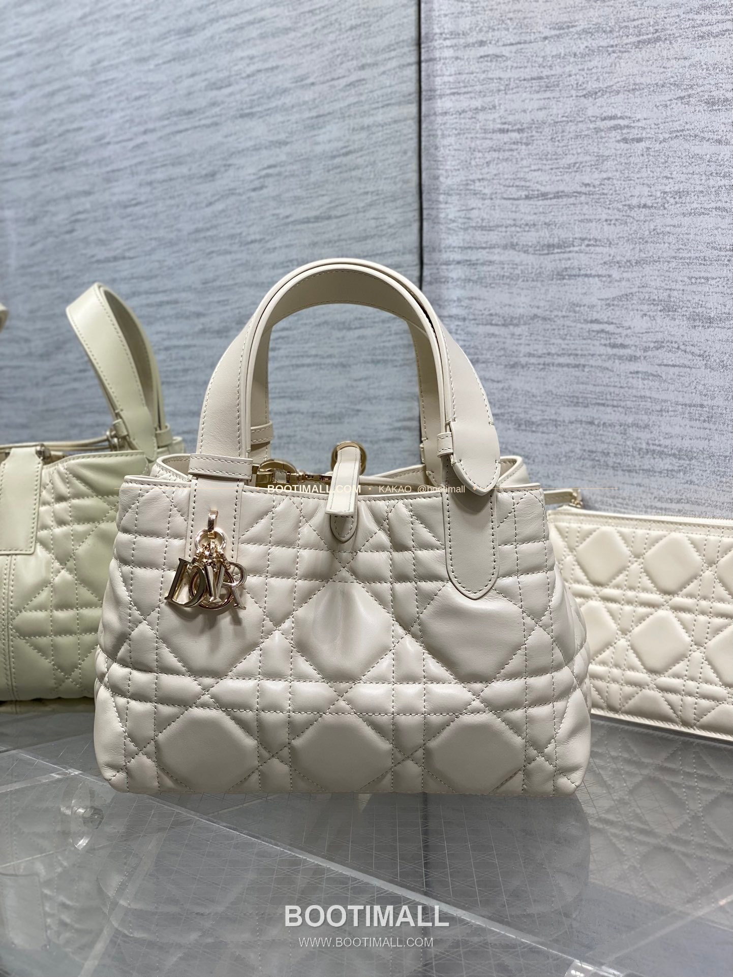 디올 투주르 카프스킨 카나쥬 아이보리 스몰 토트백 Dior Toujours Calfskin Cannage Ivory Small Tote Bag 2822 23cm 1