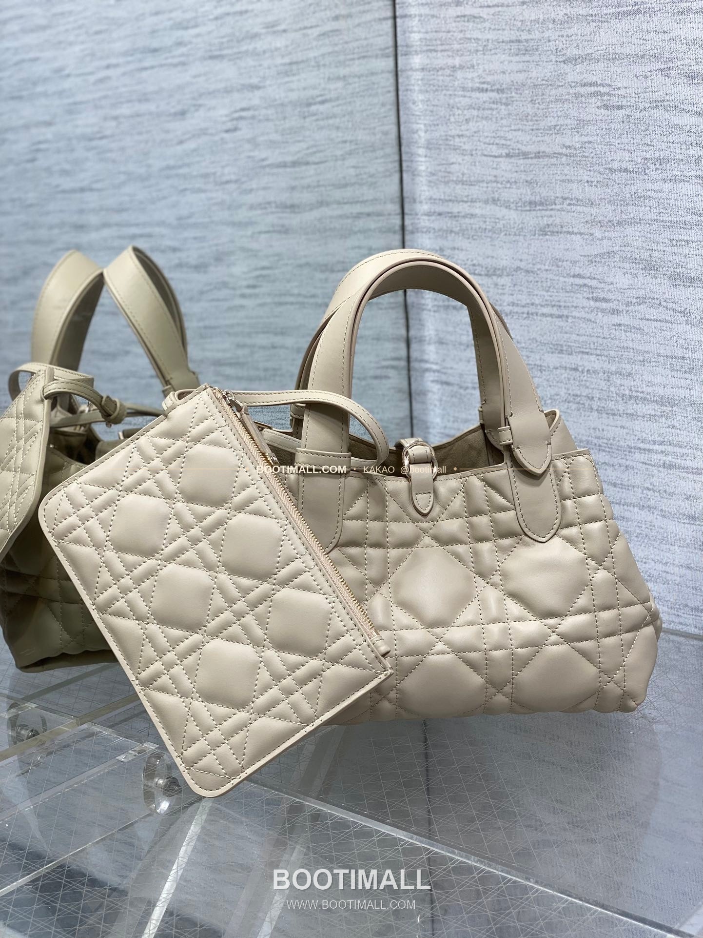디올 투주르 카프스킨 카나쥬 아이보리 스몰 토트백 Dior Toujours Calfskin Cannage Ivory Small Tote Bag 2822 23cm 3