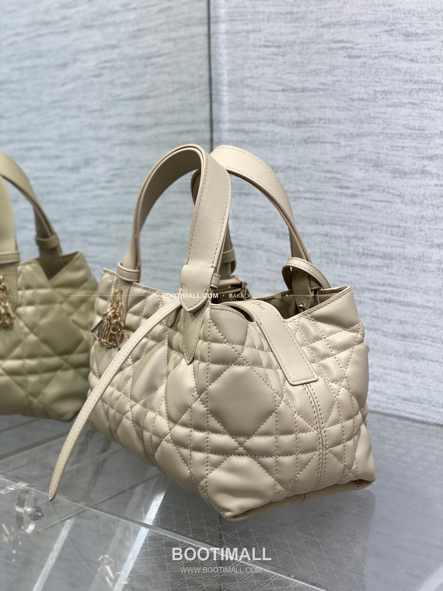 디올 투주르 카프스킨 카나쥬 아이보리 스몰 토트백 Dior Toujours Calfskin Cannage Ivory Small Tote Bag 2822 23cm 4