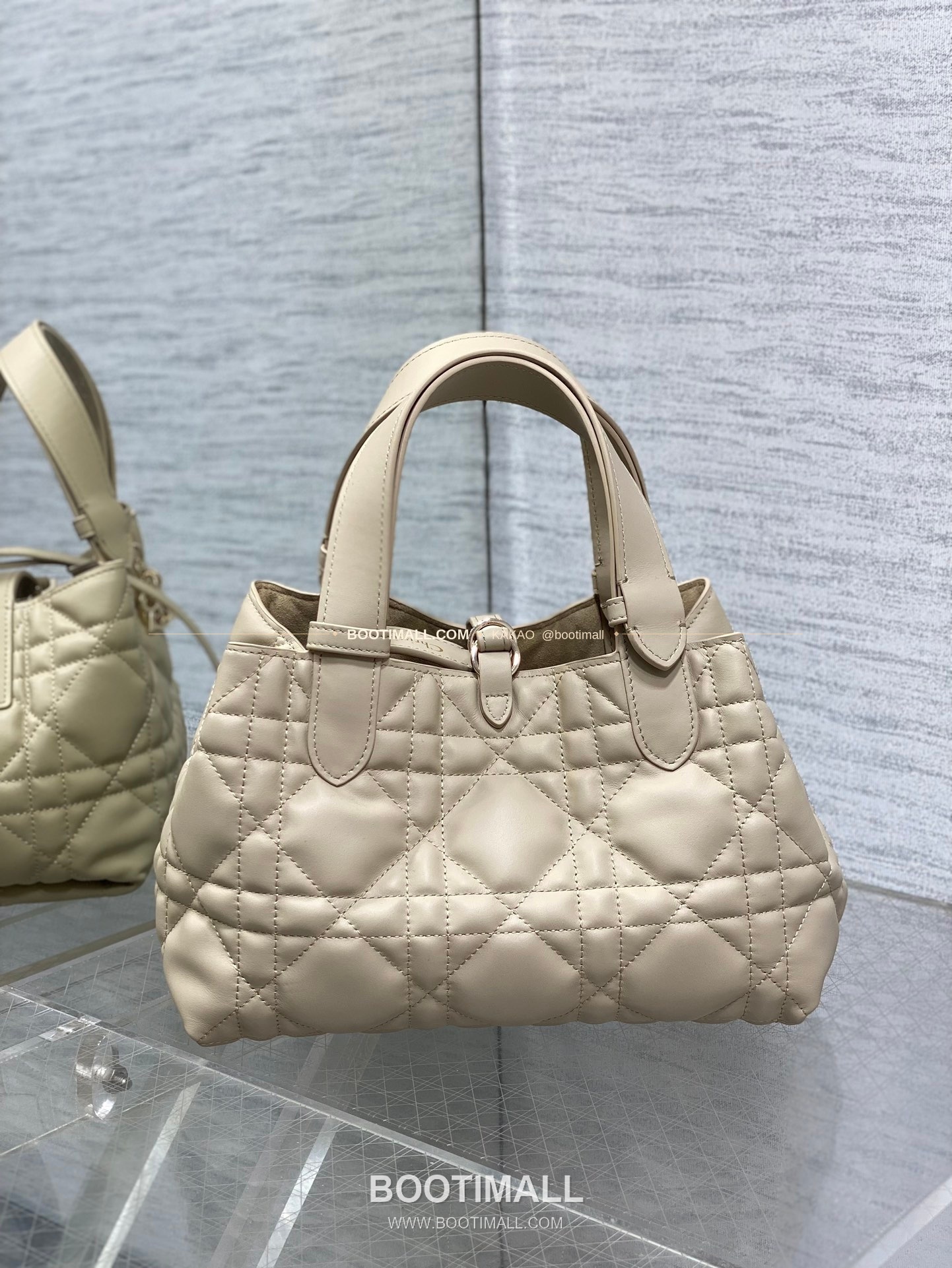 디올 투주르 카프스킨 카나쥬 아이보리 스몰 토트백 Dior Toujours Calfskin Cannage Ivory Small Tote Bag 2822 23cm 5
