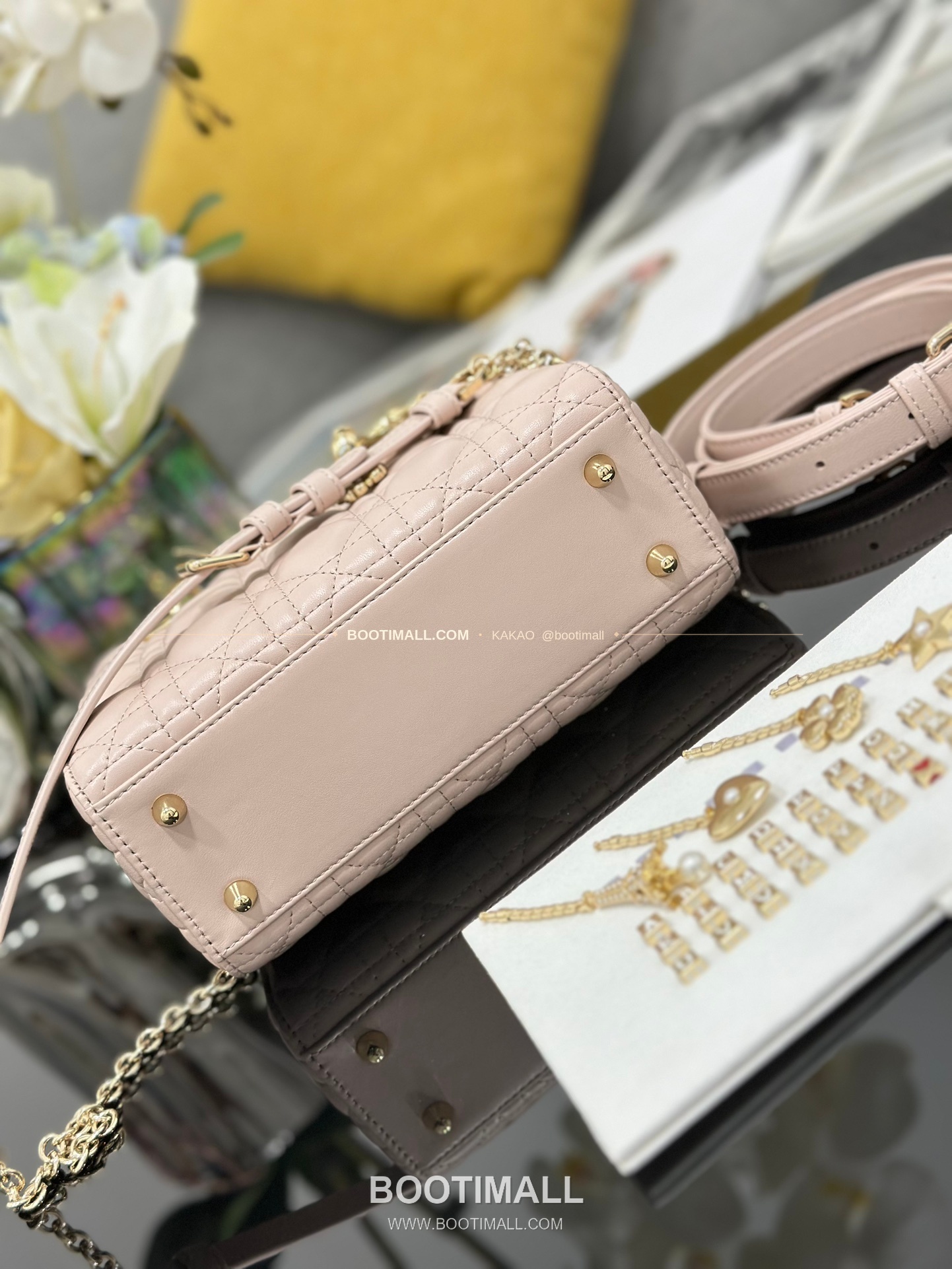 디올 레이디디올 램스킨 카나쥬 블랙 미니 체인 토트백 Dior Lady Dior Lambskin Cannage Black Mini Chain Tote Bag M0638 20cm 11