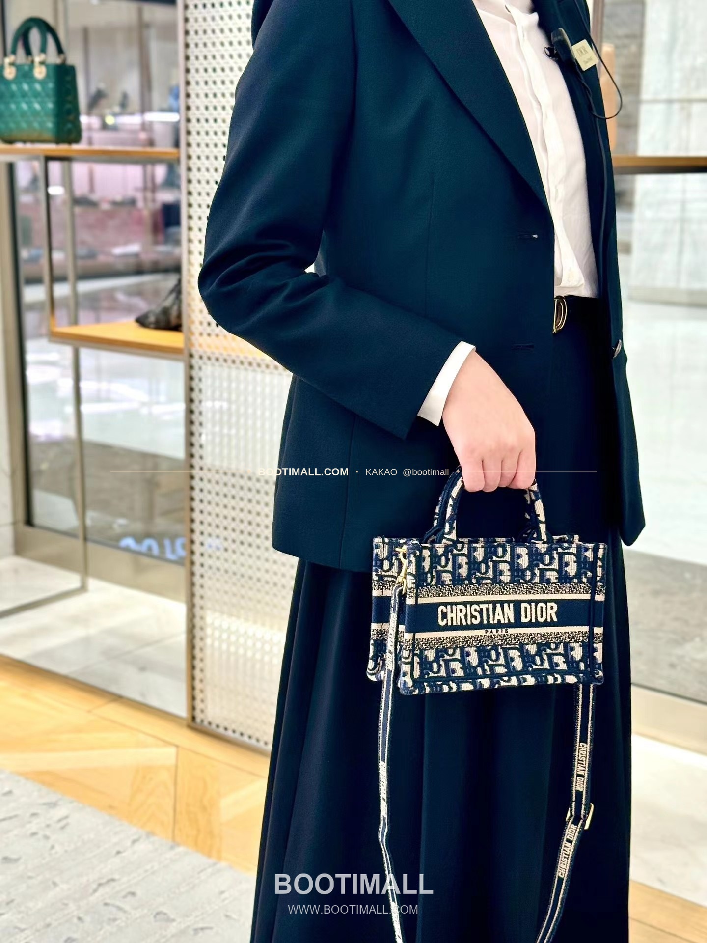 디올 오블리크 자수 캔버스 스몰 토트백 Dior Oblique Embroidered Canvas Small Tote Bag 8002 26cm 2