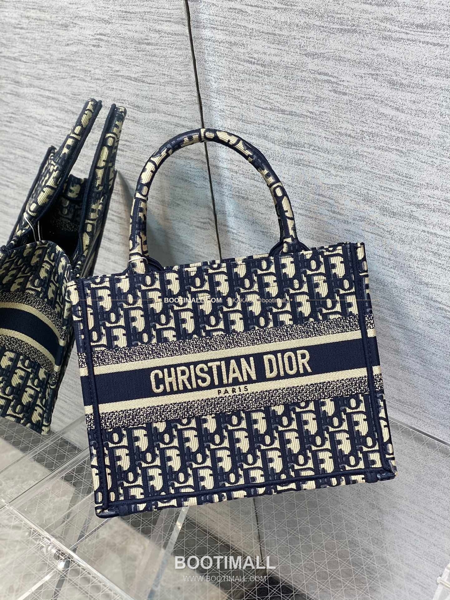 디올 오블리크 자수 캔버스 스몰 토트백 Dior Oblique Embroidered Canvas Small Tote Bag 8002 26cm 8