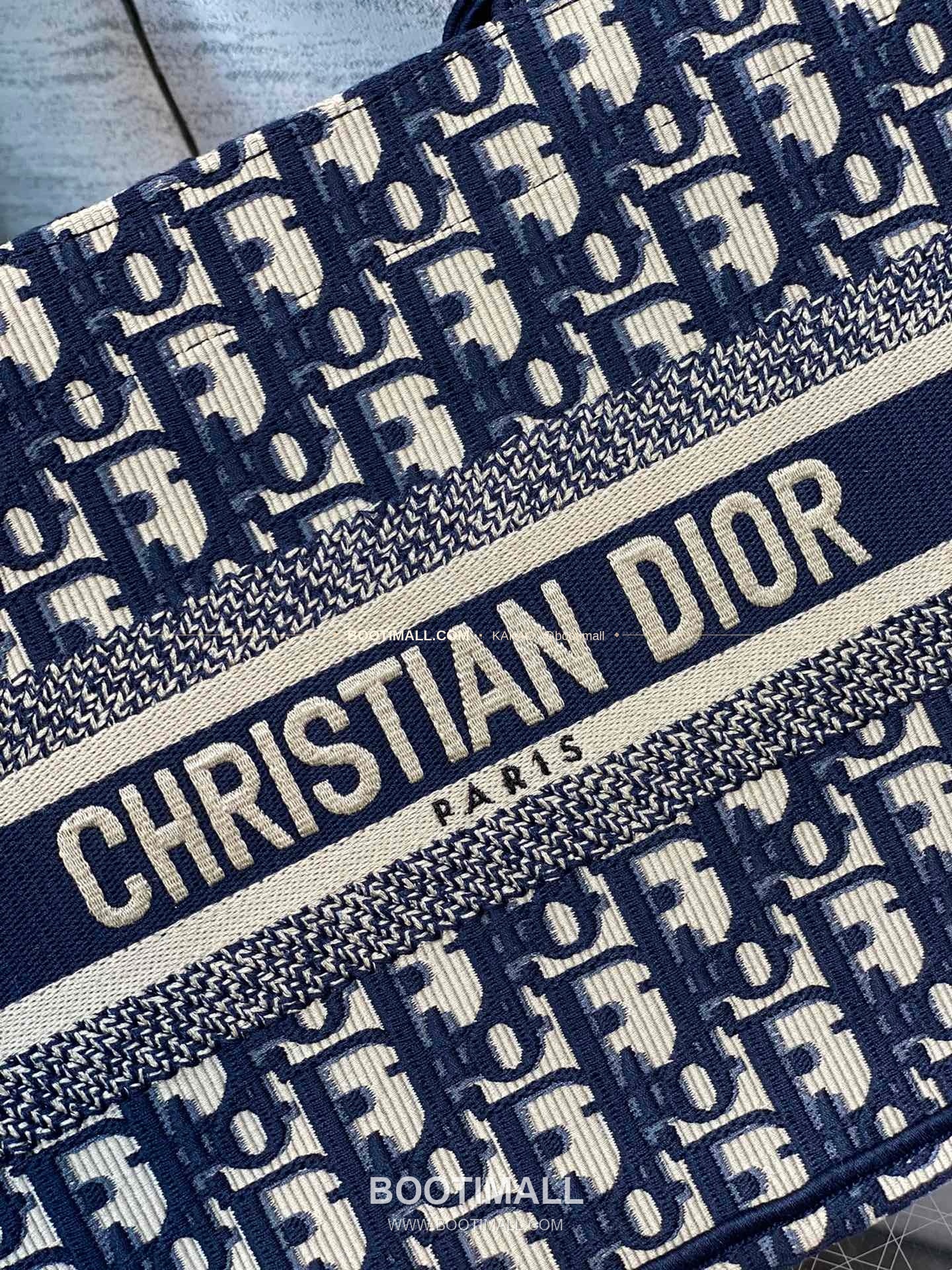 디올 오블리크 자수 캔버스 스몰 토트백 Dior Oblique Embroidered Canvas Small Tote Bag 8002 26cm 9