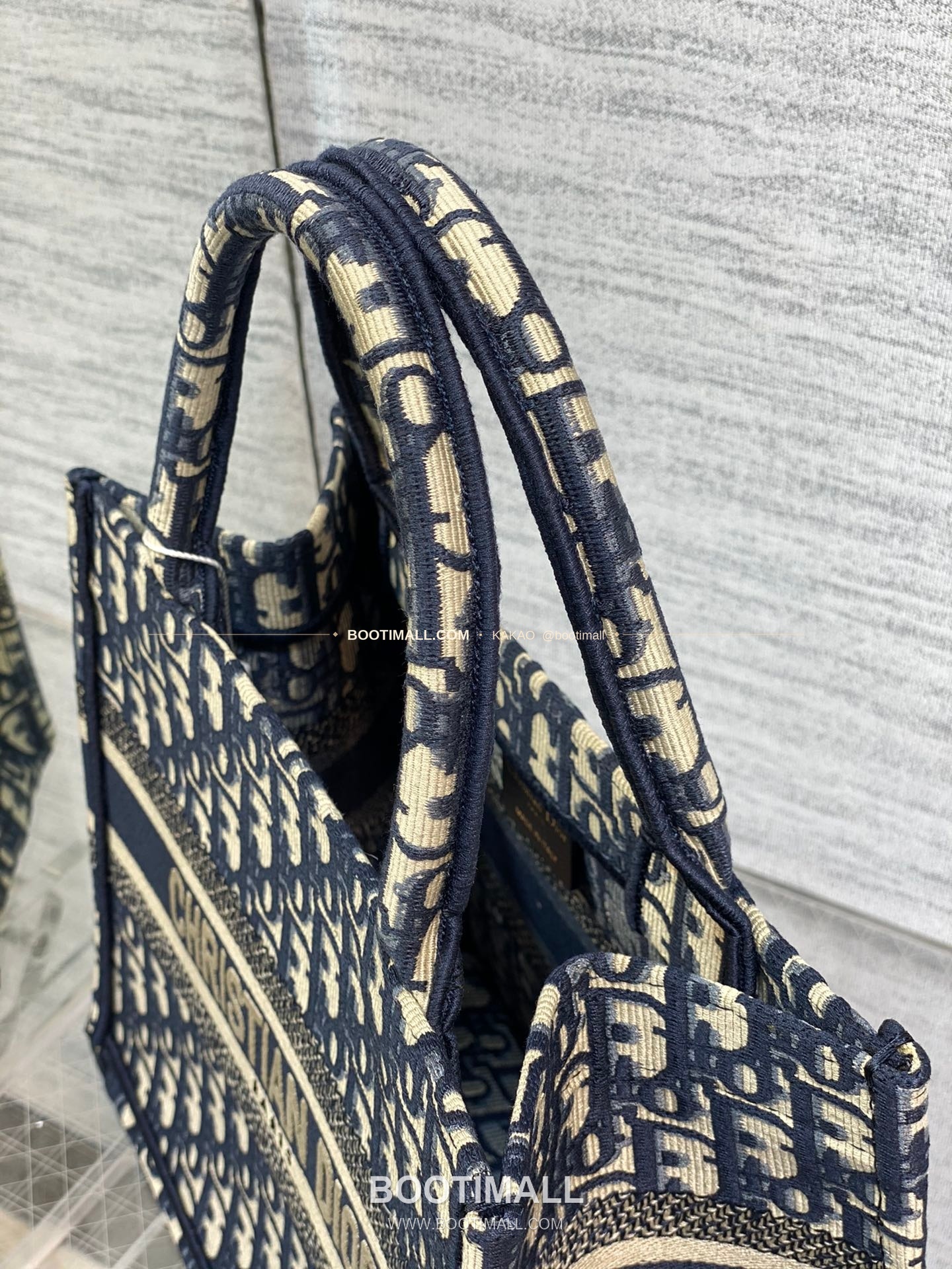 디올 오블리크 자수 캔버스 스몰 토트백 Dior Oblique Embroidered Canvas Small Tote Bag 8002 26cm 12