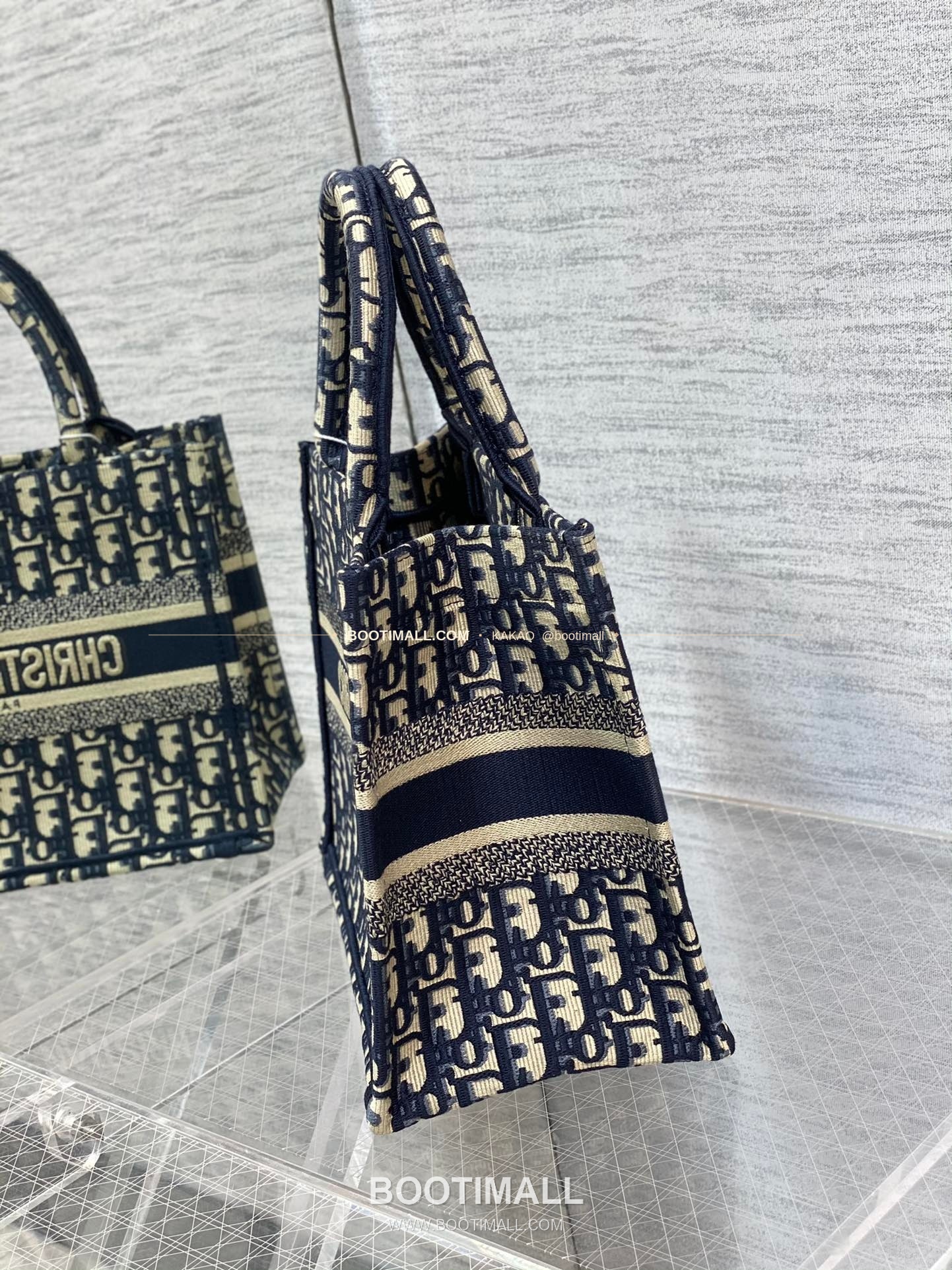 디올 오블리크 자수 캔버스 스몰 토트백 Dior Oblique Embroidered Canvas Small Tote Bag 8002 26cm 13