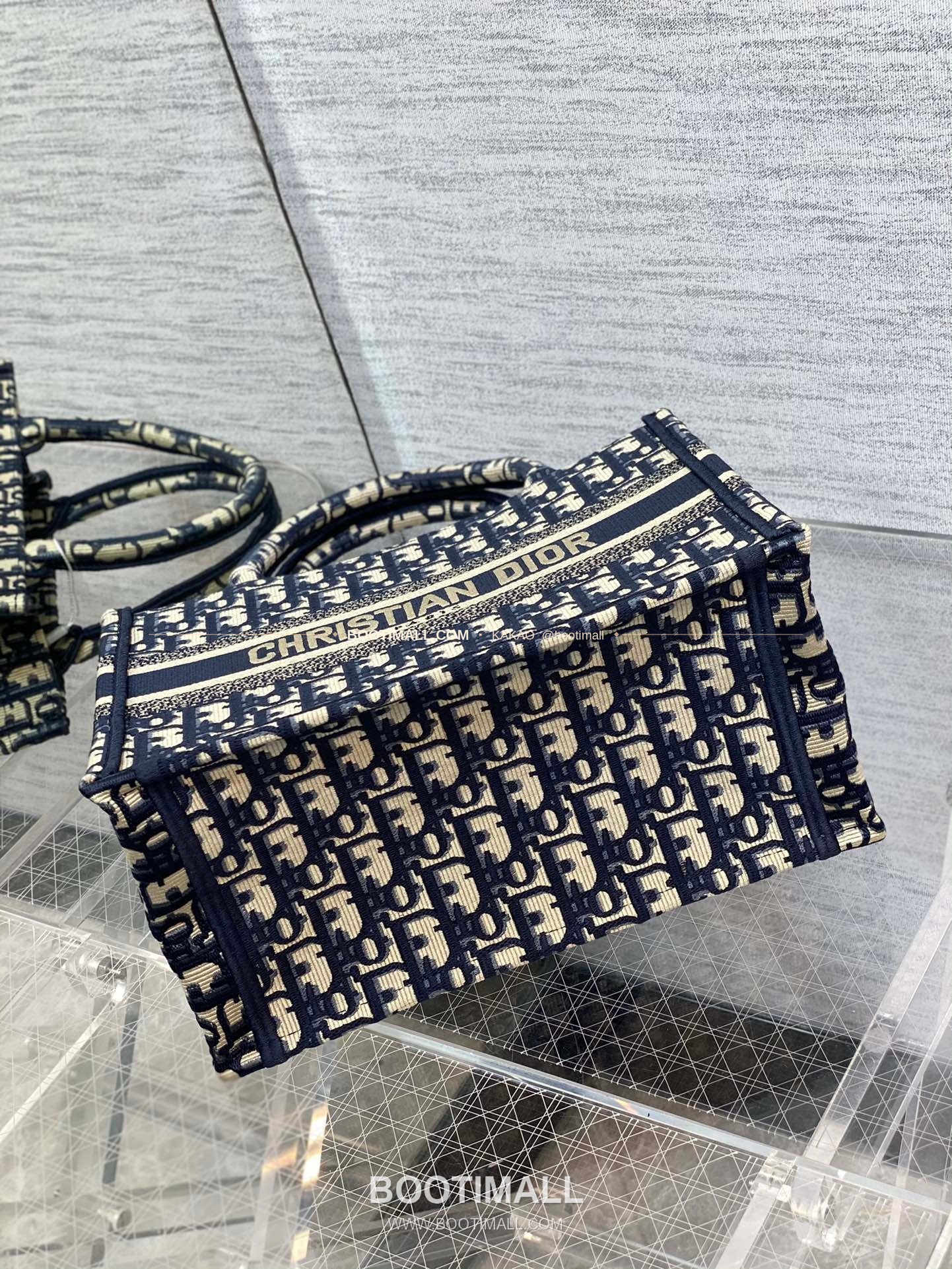 디올 오블리크 자수 캔버스 스몰 토트백 Dior Oblique Embroidered Canvas Small Tote Bag 8002 26cm 14