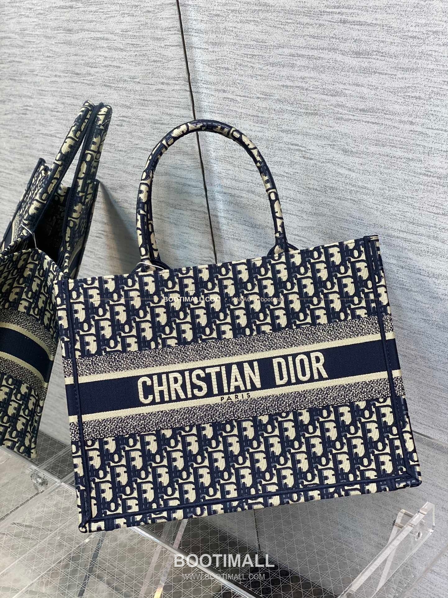 디올 오블리크 자수 캔버스 블루 미디엄 토트백 Dior Oblique Embroidered Canvas Blue Medium Tote Bag 8001 36cm 1
