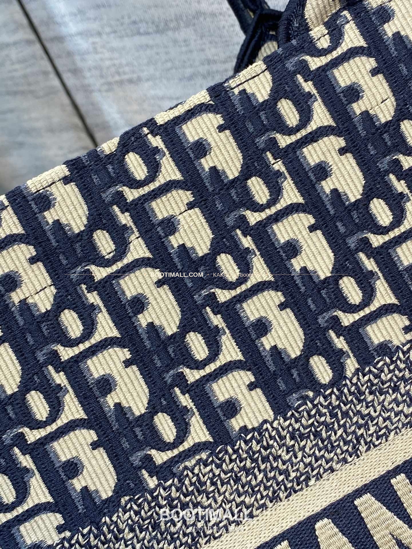 디올 오블리크 자수 캔버스 블루 미디엄 토트백 Dior Oblique Embroidered Canvas Blue Medium Tote Bag 8001 36cm 3