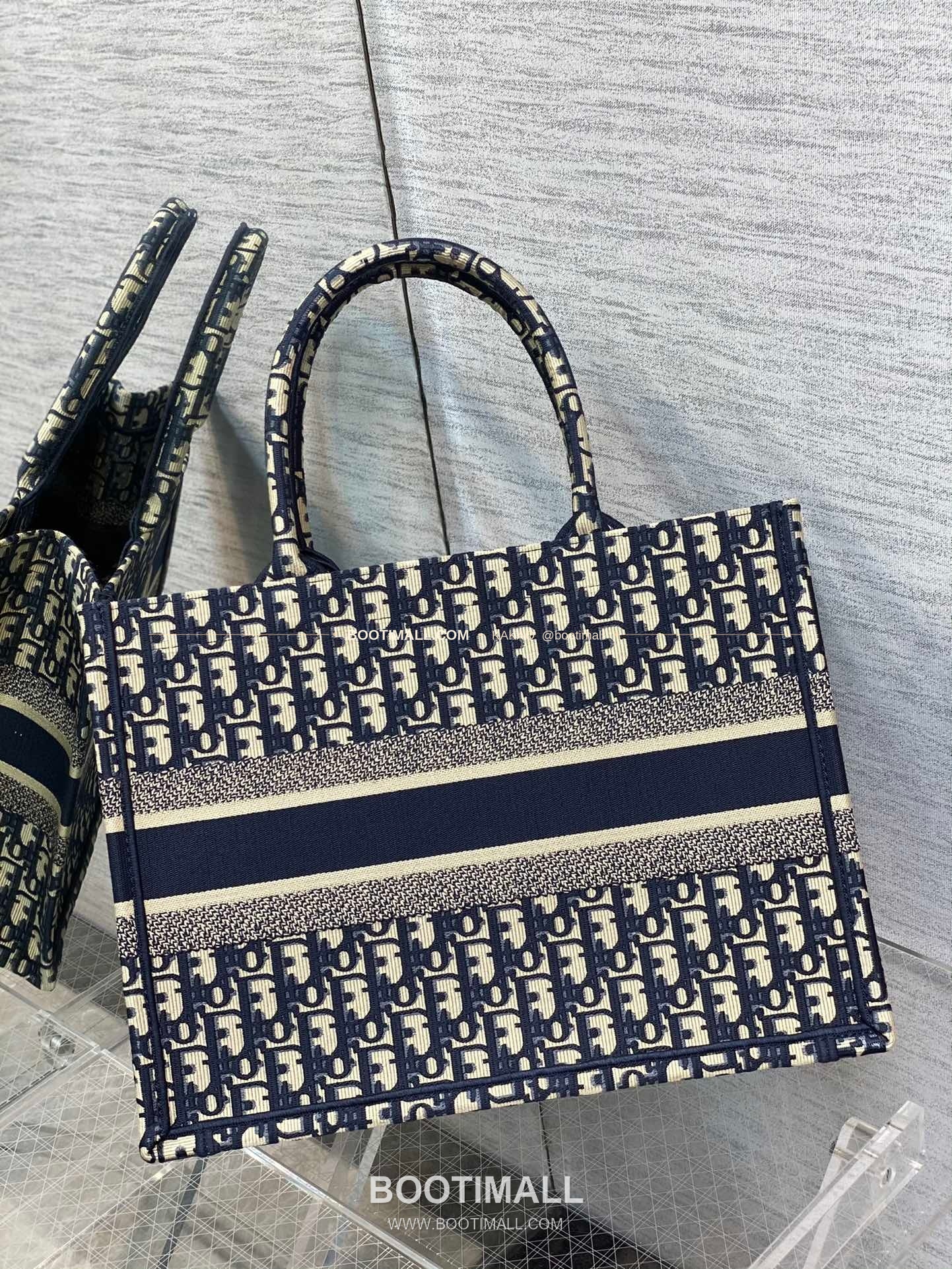 디올 오블리크 자수 캔버스 블루 미디엄 토트백 Dior Oblique Embroidered Canvas Blue Medium Tote Bag 8001 36cm 4