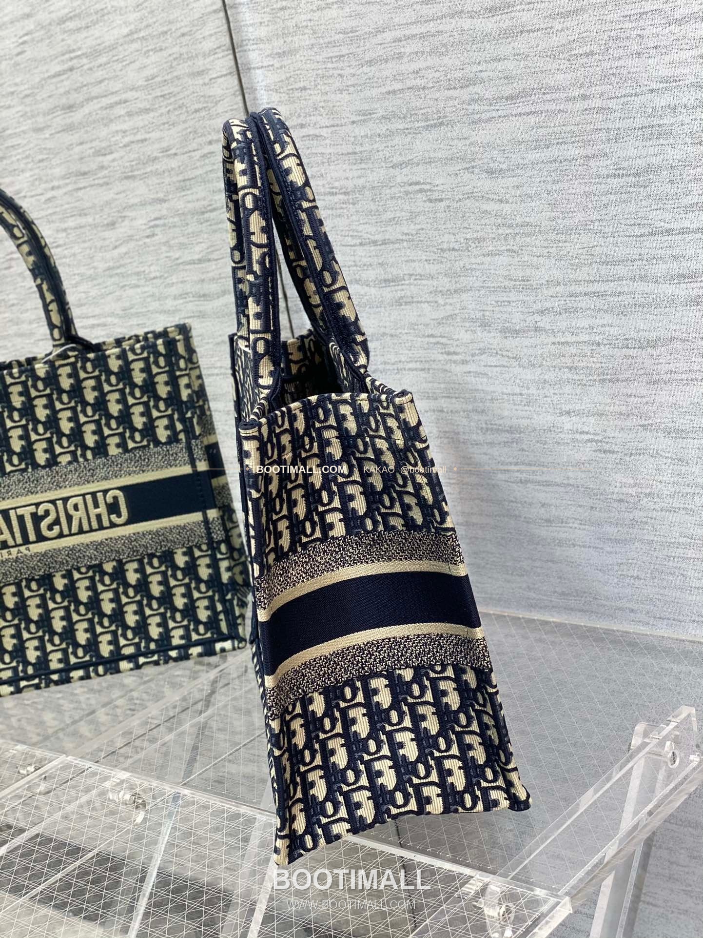 디올 오블리크 자수 캔버스 블루 미디엄 토트백 Dior Oblique Embroidered Canvas Blue Medium Tote Bag 8001 36cm 6