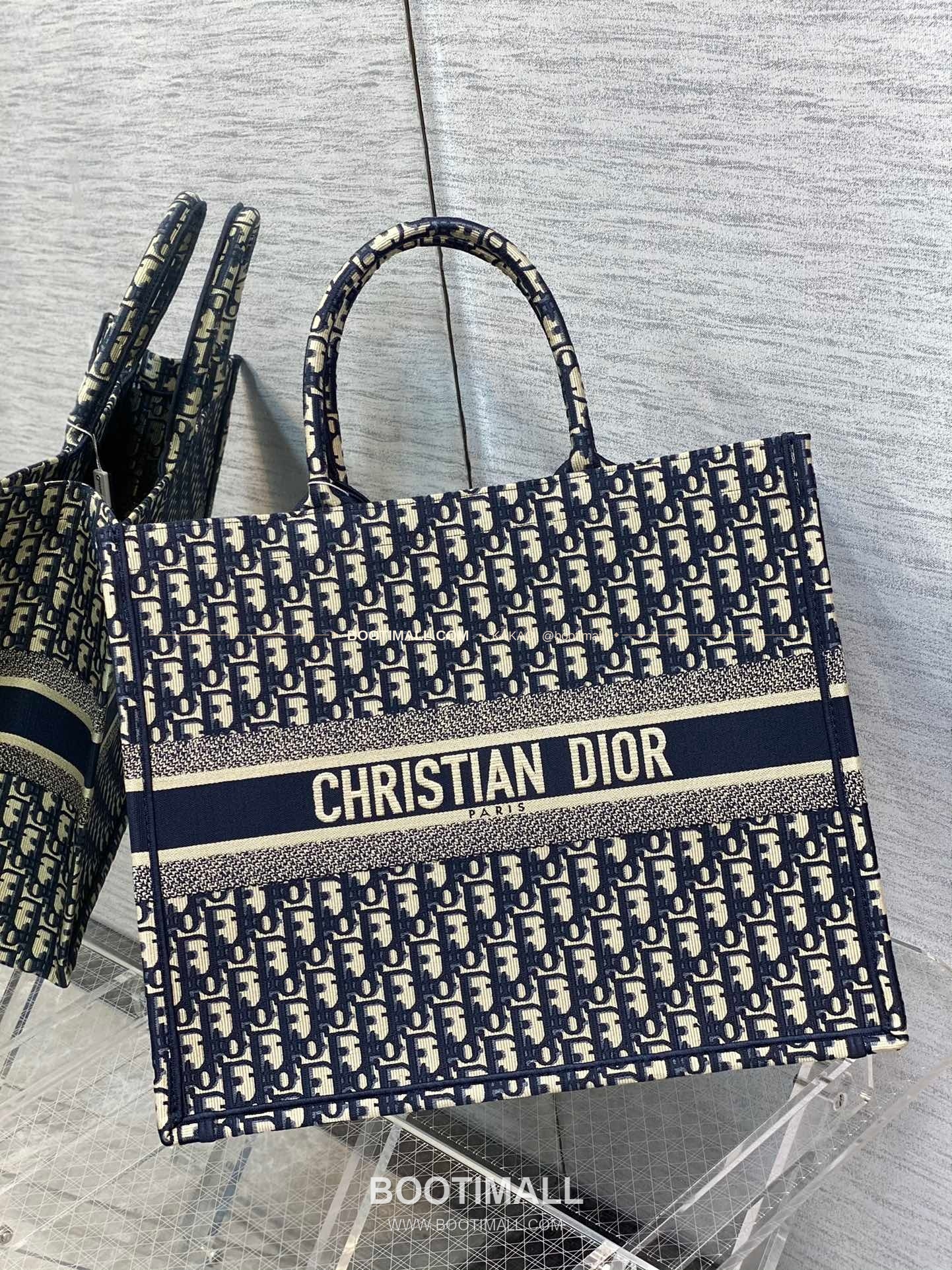 디올 오블리크 자수 캔버스 블루 라지 토트백 Dior Oblique Embroidered Canvas Blue Large Tote Bag 8001 42cm 1