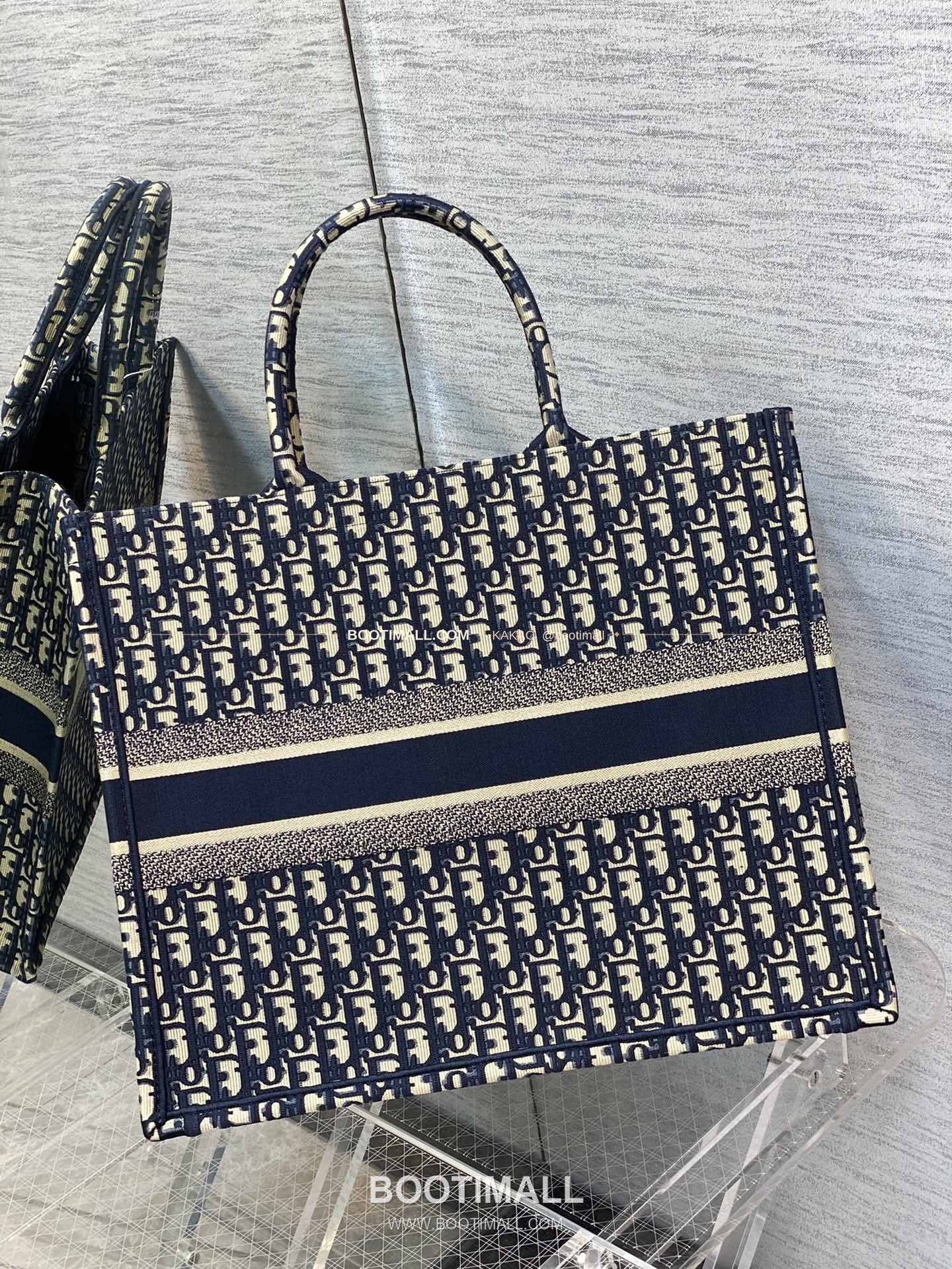 디올 오블리크 자수 캔버스 블루 라지 토트백 Dior Oblique Embroidered Canvas Blue Large Tote Bag 8001 42cm 4