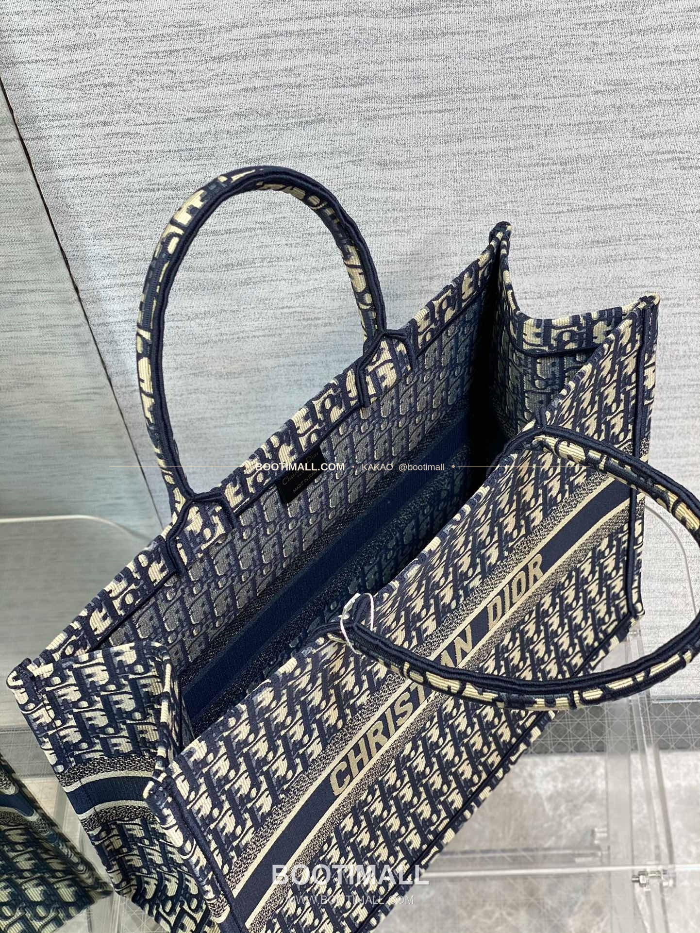 디올 오블리크 자수 캔버스 블루 라지 토트백 Dior Oblique Embroidered Canvas Blue Large Tote Bag 8001 42cm 8