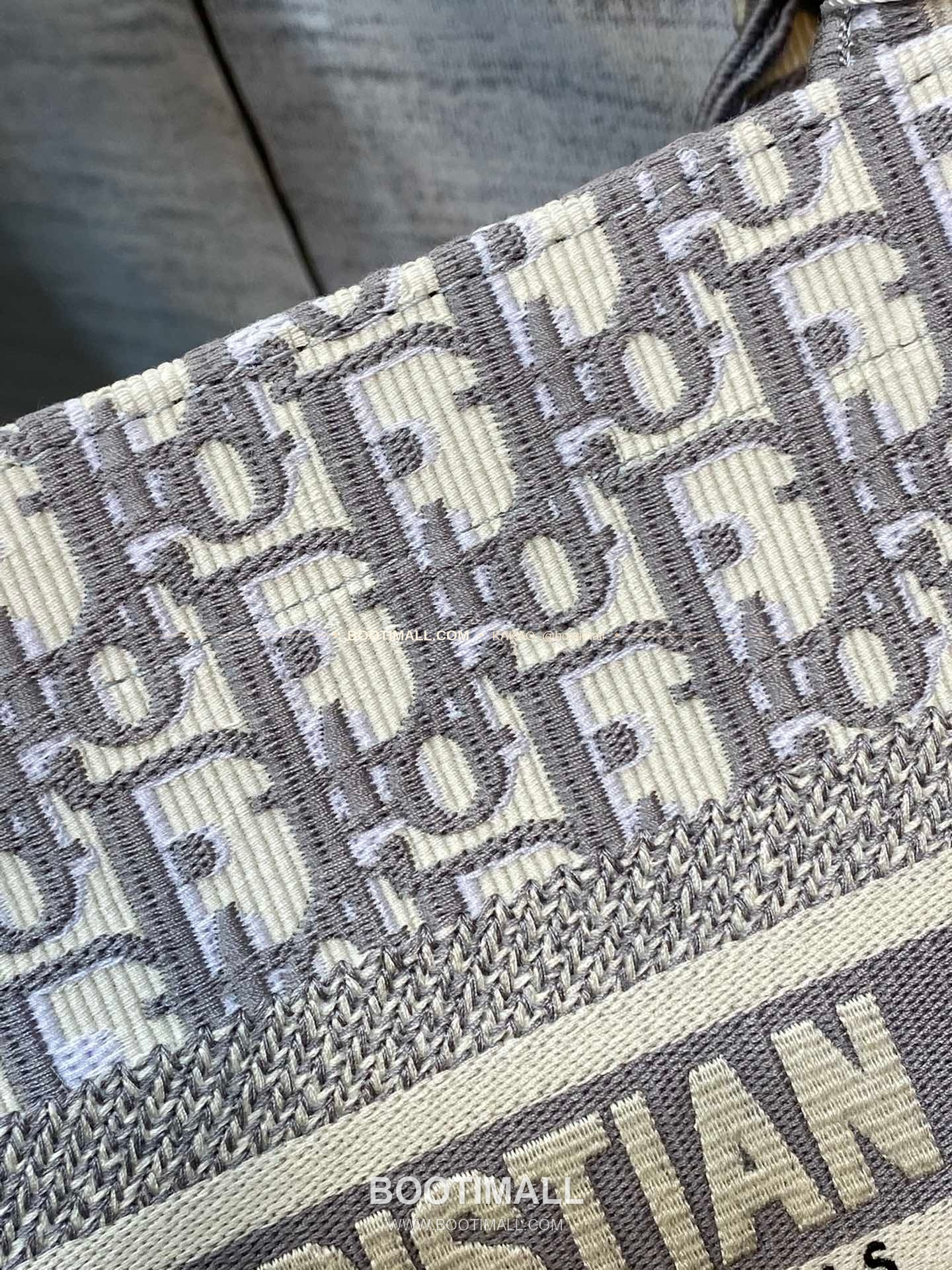 디올 오블리크 자수 캔버스 스몰 토트백 Dior Oblique Embroidered Canvas Small Tote Bag 8002 26cm 3