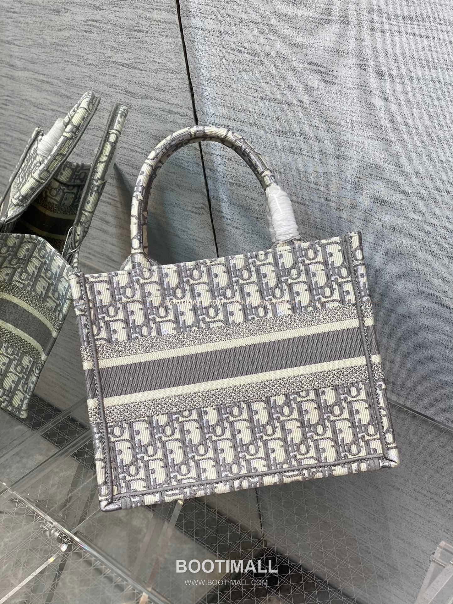 디올 오블리크 자수 캔버스 스몰 토트백 Dior Oblique Embroidered Canvas Small Tote Bag 8002 26cm 4